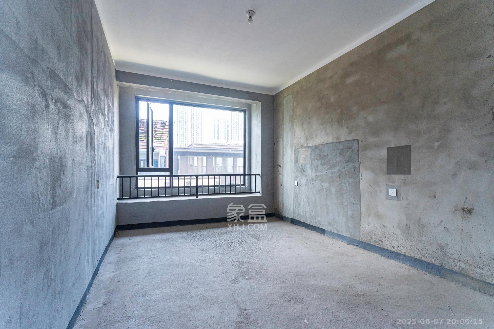 中交建发松雅院 5室4厅3卫 328.0万 中交建发松雅院 5室4厅3卫 328.0万卧室