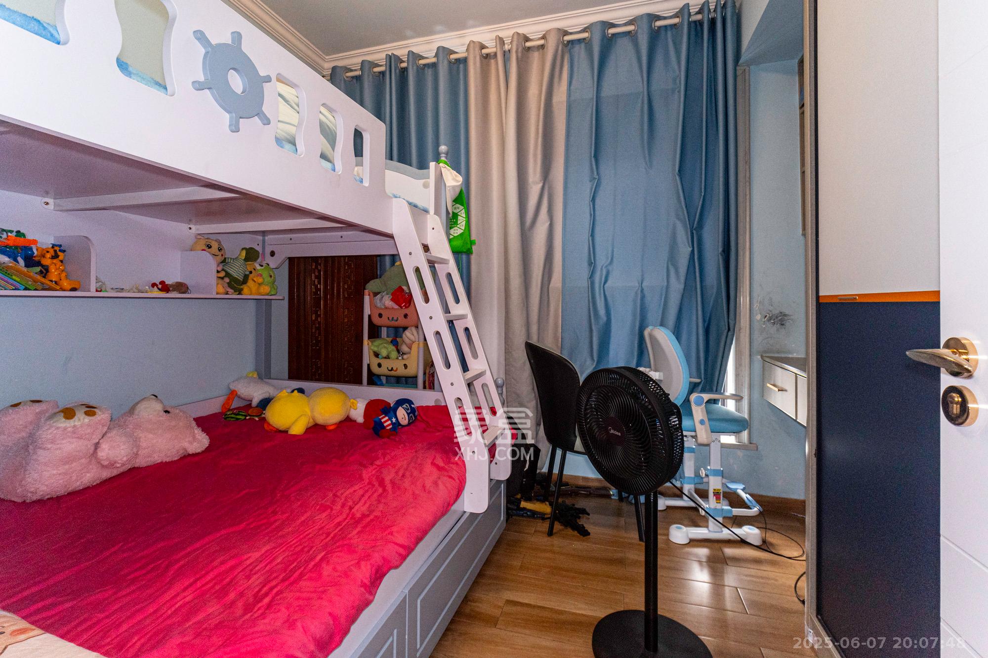 星湖湾二期高层 3室2厅2卫 72.0万 星湖湾二期高层 3室2厅2卫 72.0万卧室