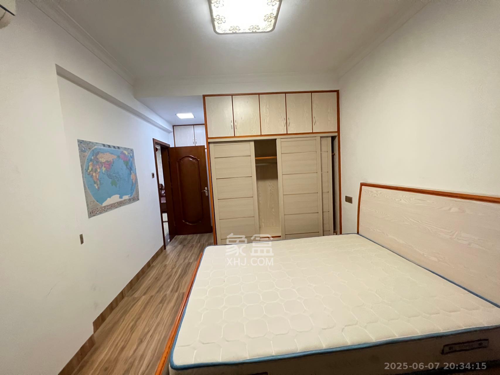 怡海星城  3室1厅1卫   1800.00元/月室内图