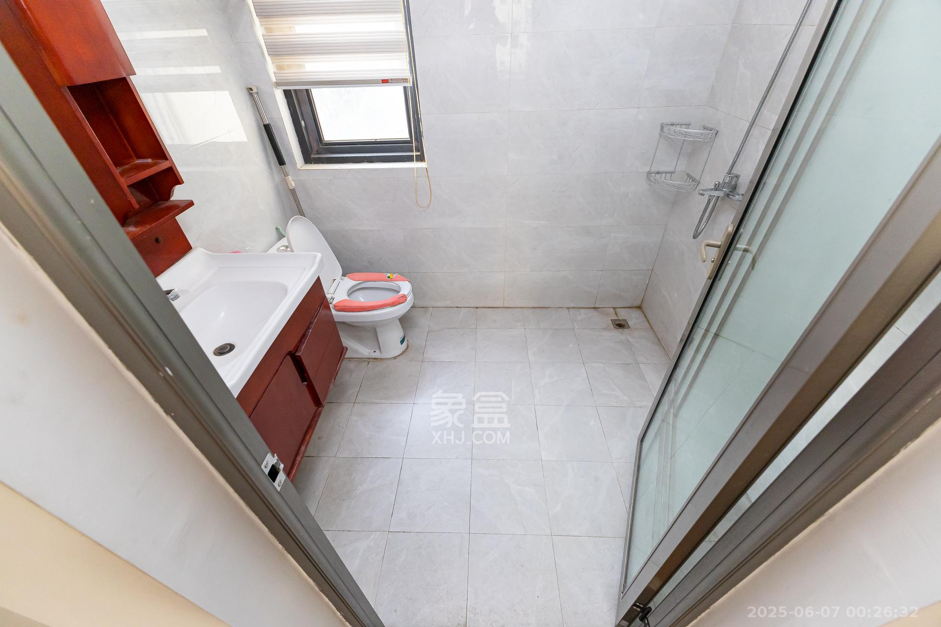 勤诚达境界城 4室2厅2卫 102.0万 勤诚达境界城 4室2厅2卫 102.0万卫生间