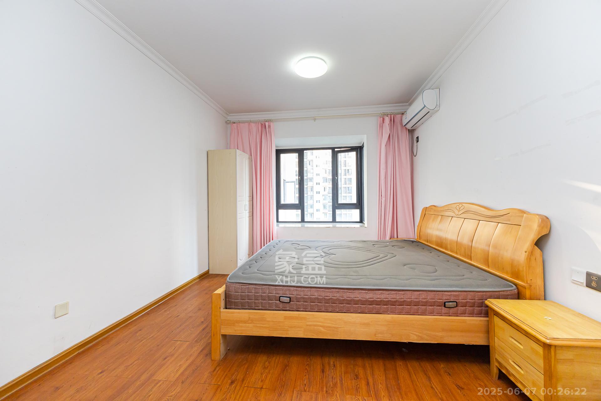 勤诚达境界城 4室2厅2卫 102.0万 勤诚达境界城 4室2厅2卫 102.0万卧室