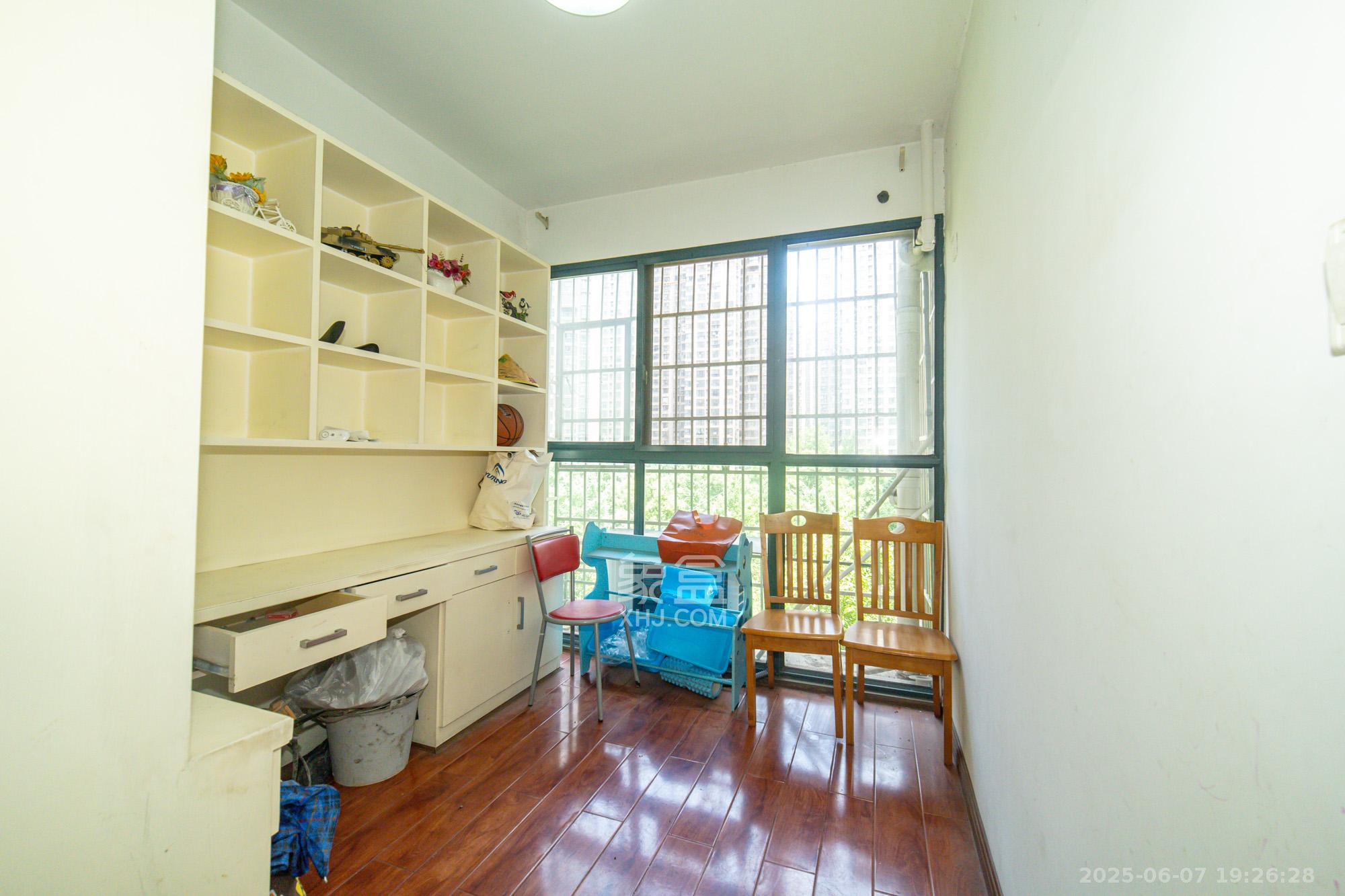 筑梦佳园 4室2厅1卫 65.0万 筑梦佳园 4室2厅1卫 65.0万卧室