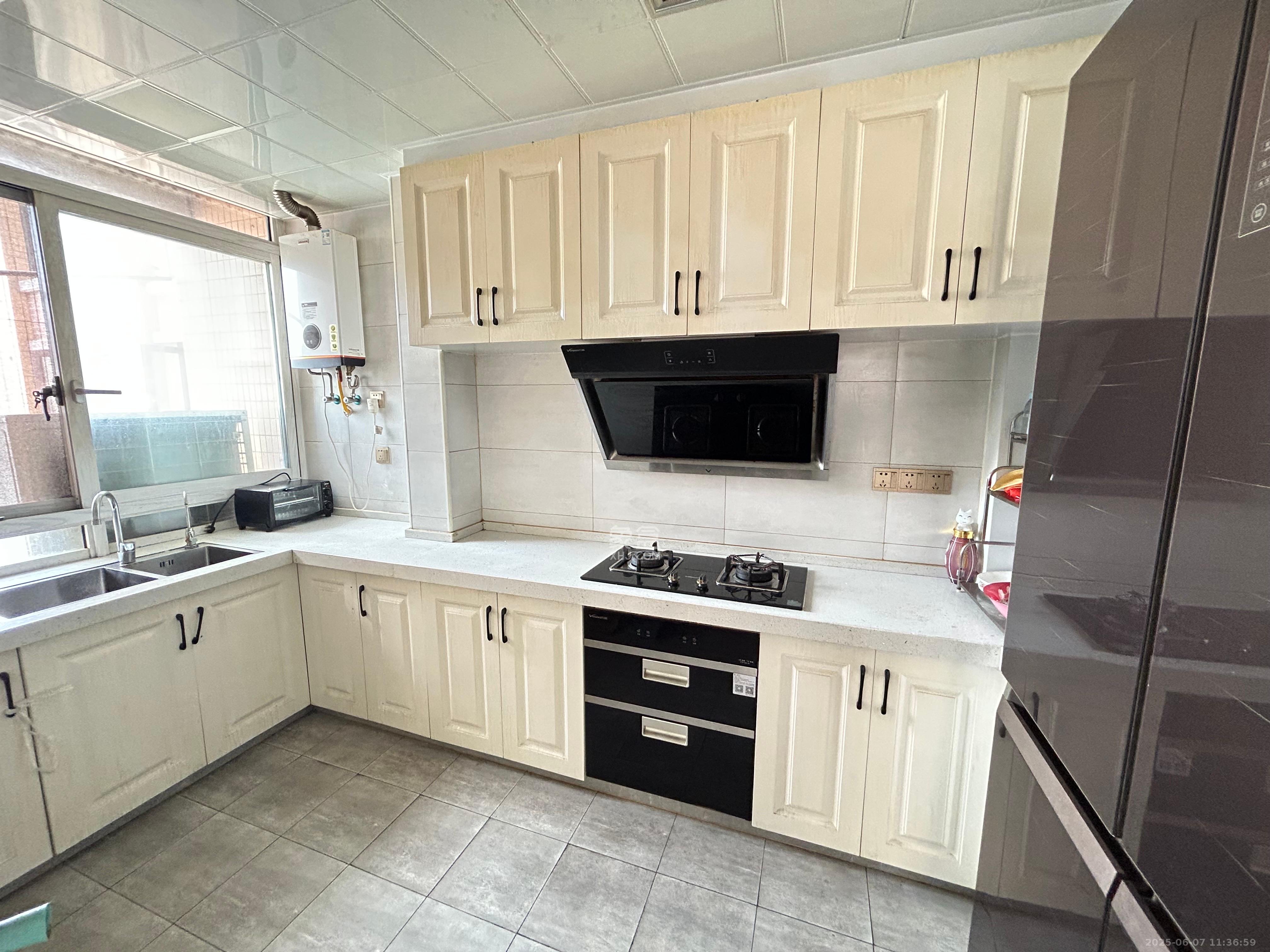 润和又一城 4室2厅2卫 3500.0元/月 润和又一城 4室2厅2卫 3500.0元/月室内图