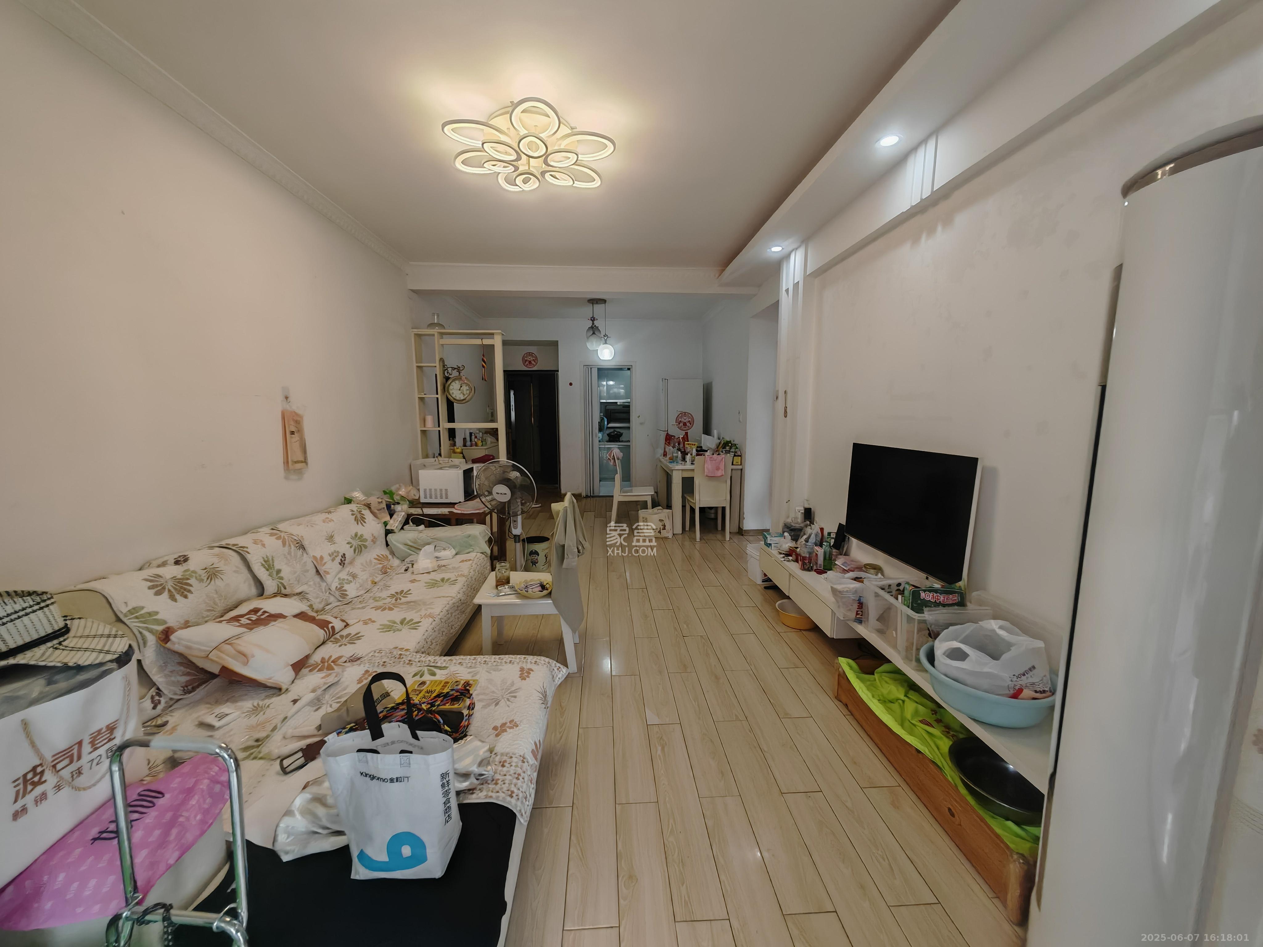 钰龙天下一期  3室2厅1卫   1800.00元/月室内图