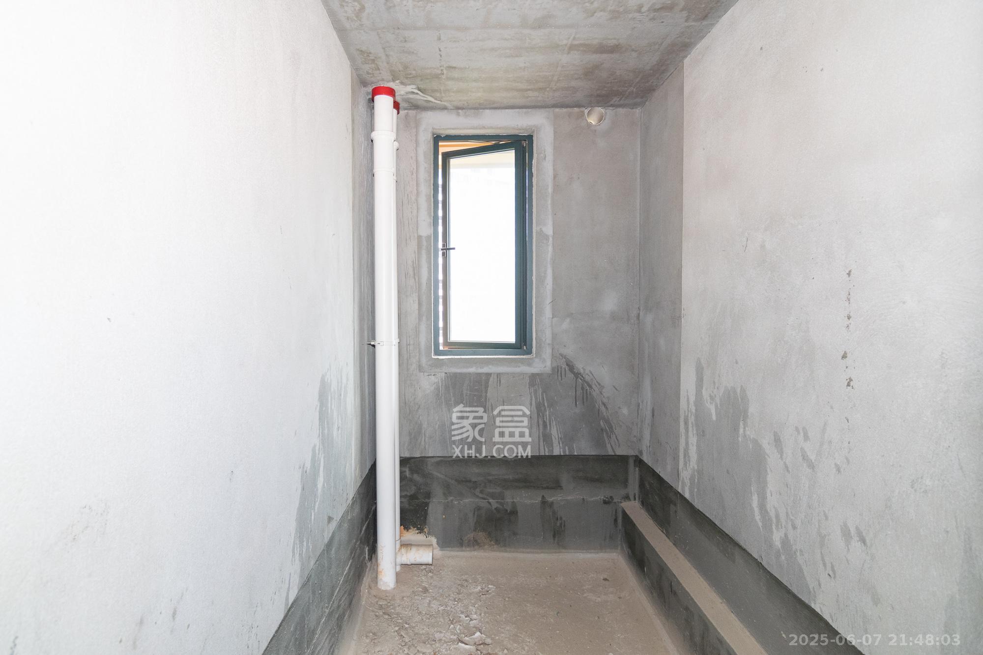 凯尔花缇紫郡 4室2厅2卫 72.8万 凯尔花缇紫郡 4室2厅2卫 72.8万卫生间