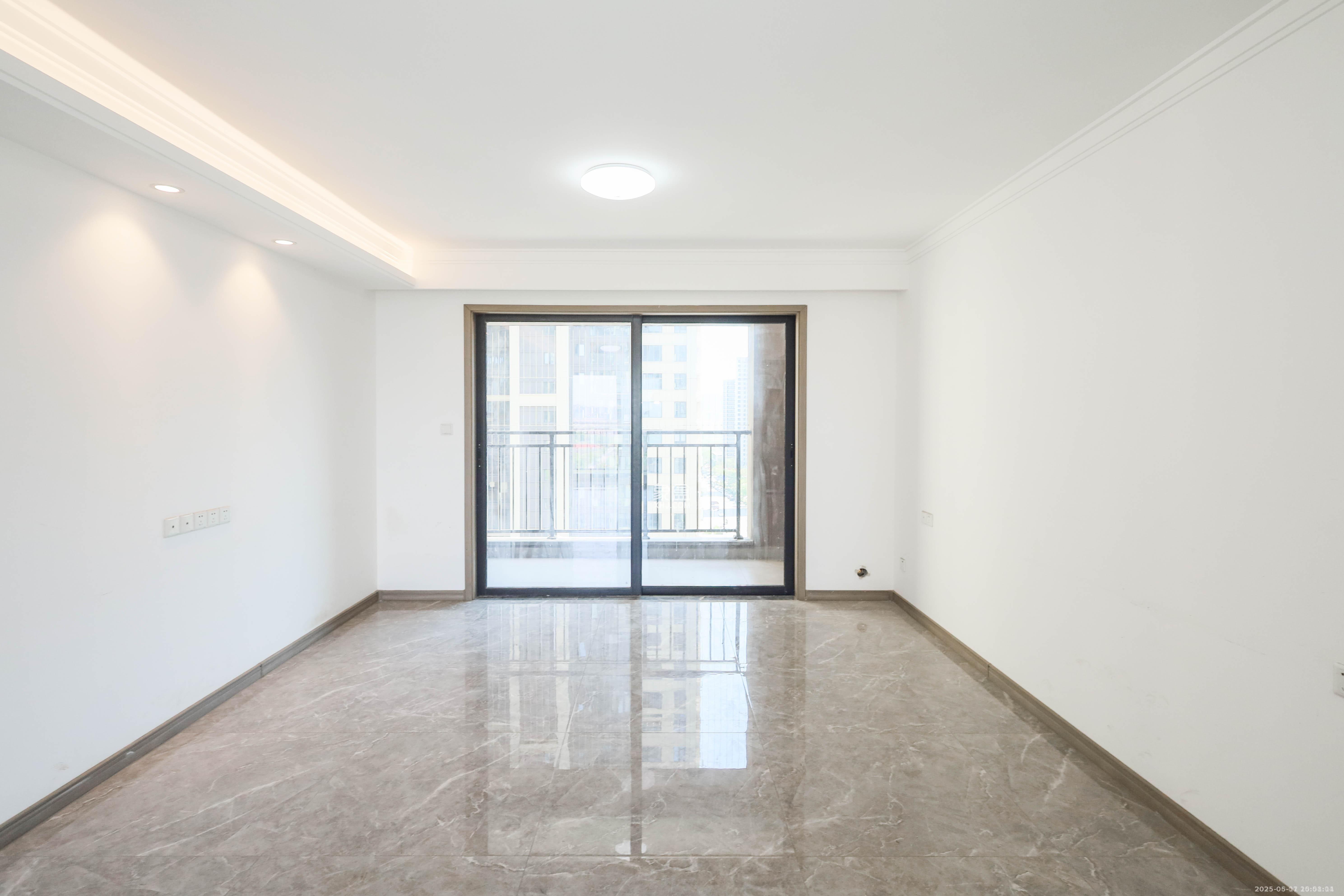 越秀亲爱里 4室2厅2卫 2100.0元/月 越秀亲爱里 4室2厅2卫 2100.0元/月室内图