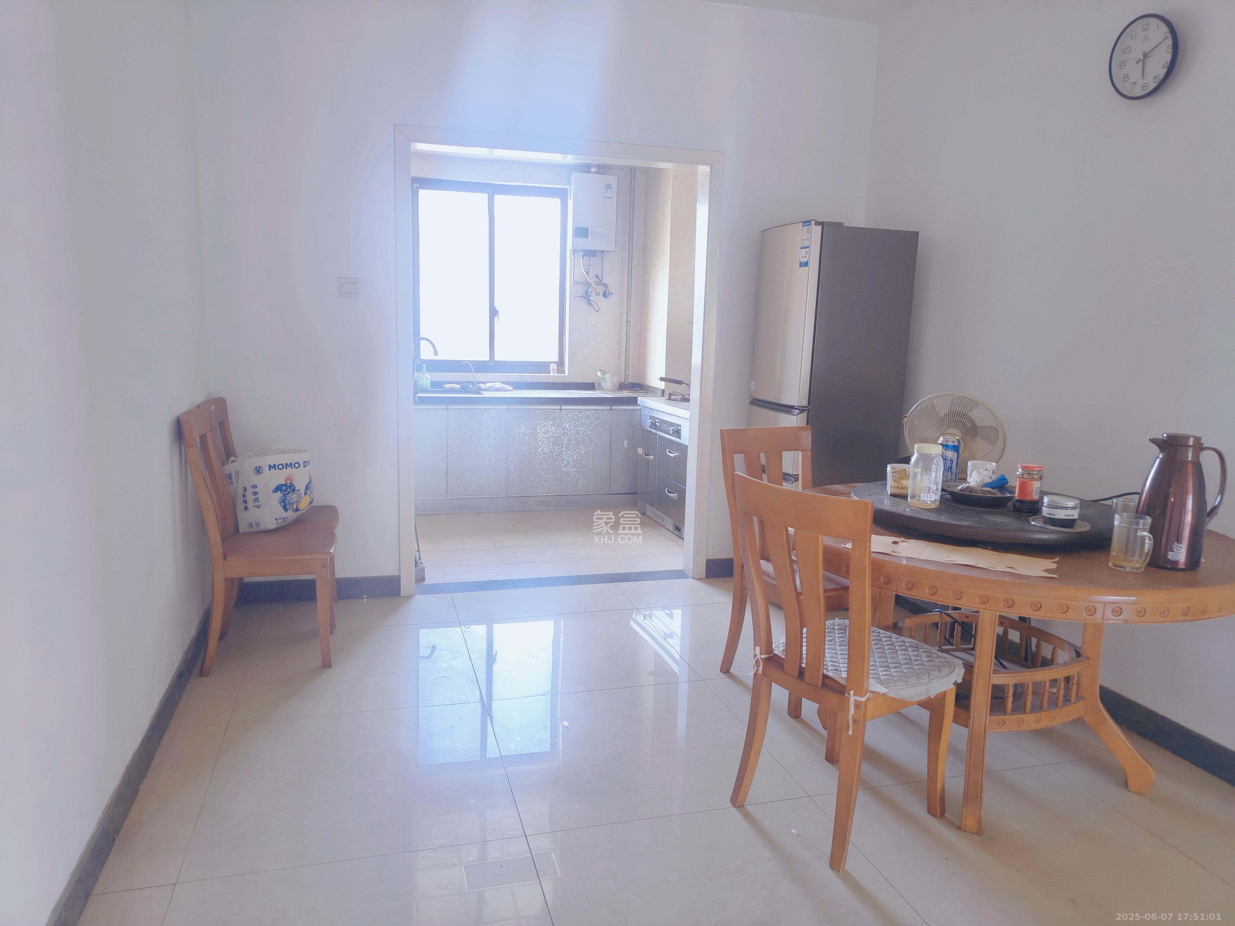 德润园  4室2厅2卫    3600.0元/月 德润园  4室2厅2卫    3600.0元/月室内图