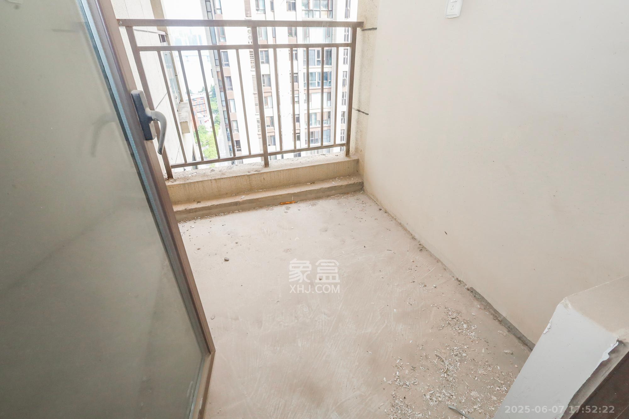 南山雍江汇(滨江国际新城) 3室2厅2卫 198.0万 南山雍江汇(滨江国际新城) 3室2厅2卫 198.0万其他