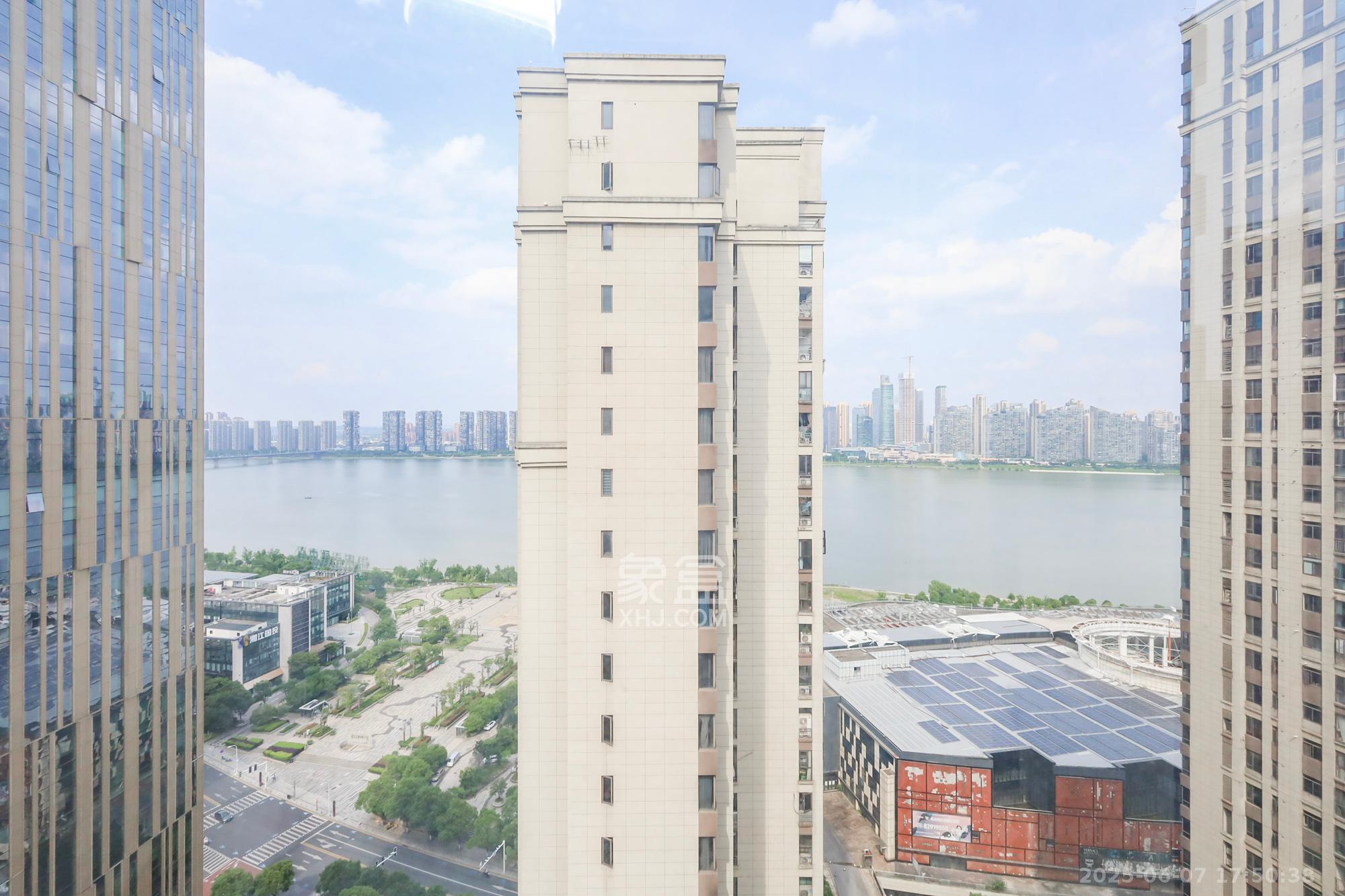 南山雍江汇（滨江国际新城）  3室2厅2卫   230.00万其他