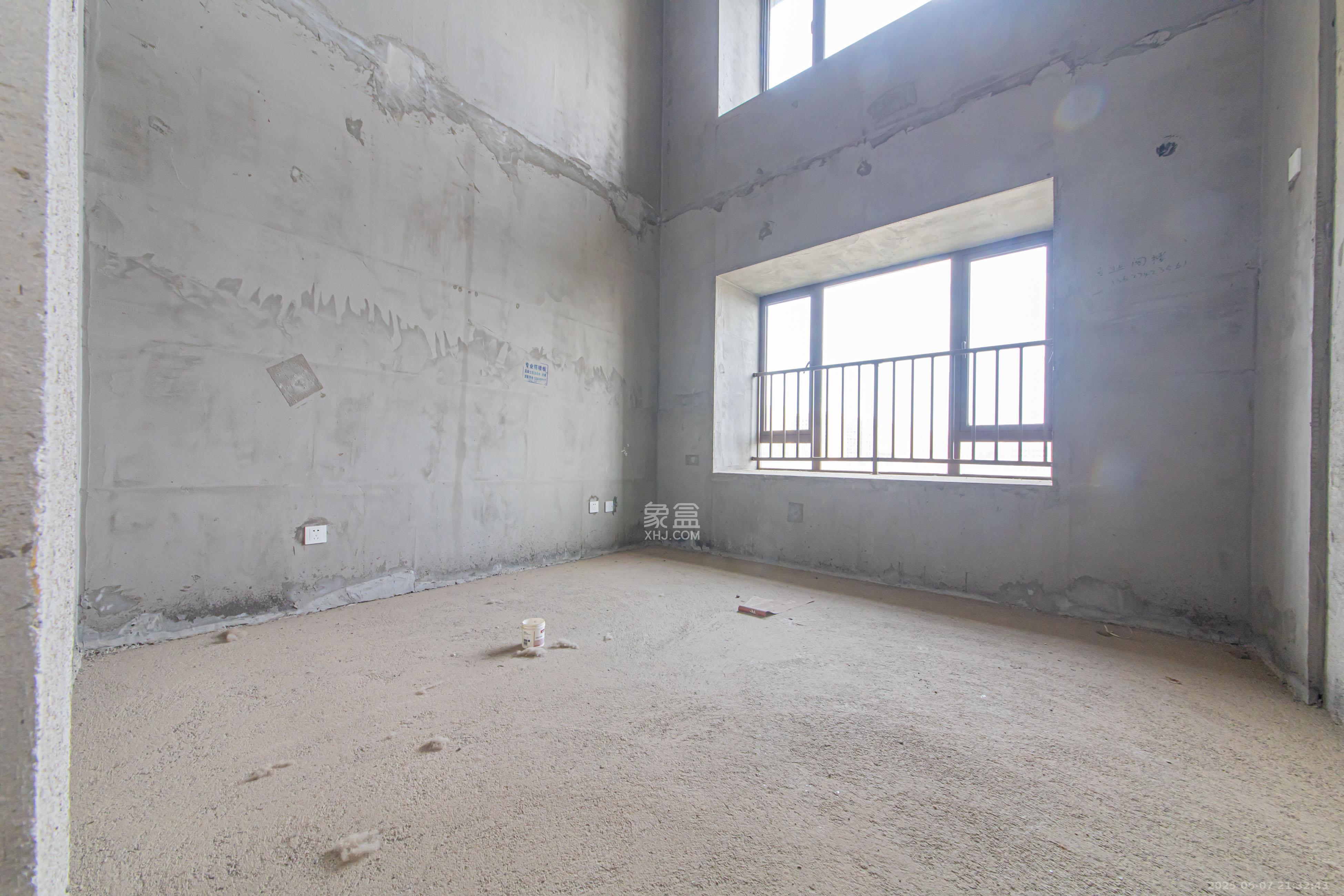大唐印象二期御府  4室2厅2卫   155.00万卧室
