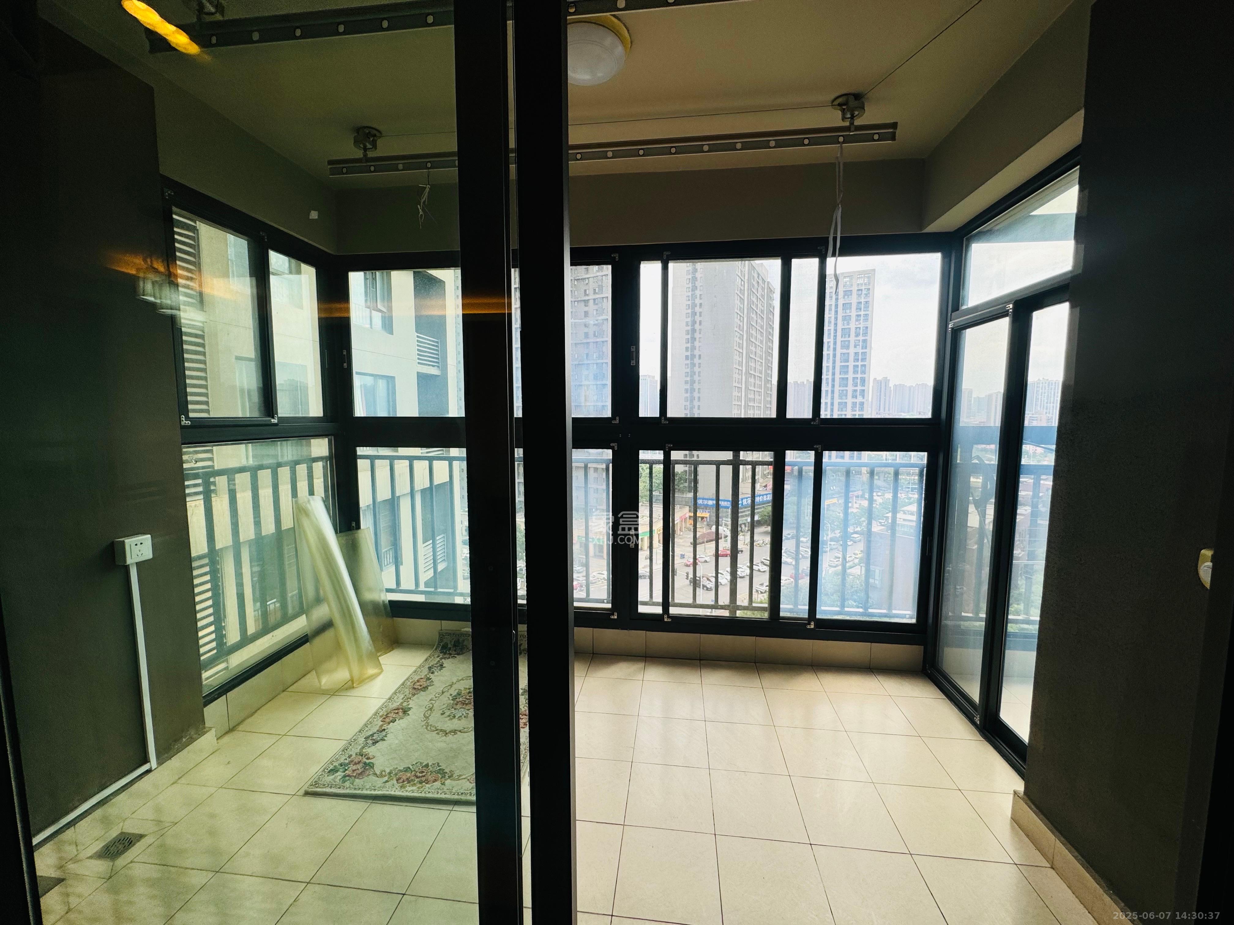 万科金域华府三四期  4室2厅2卫   3400.00元/月室内图