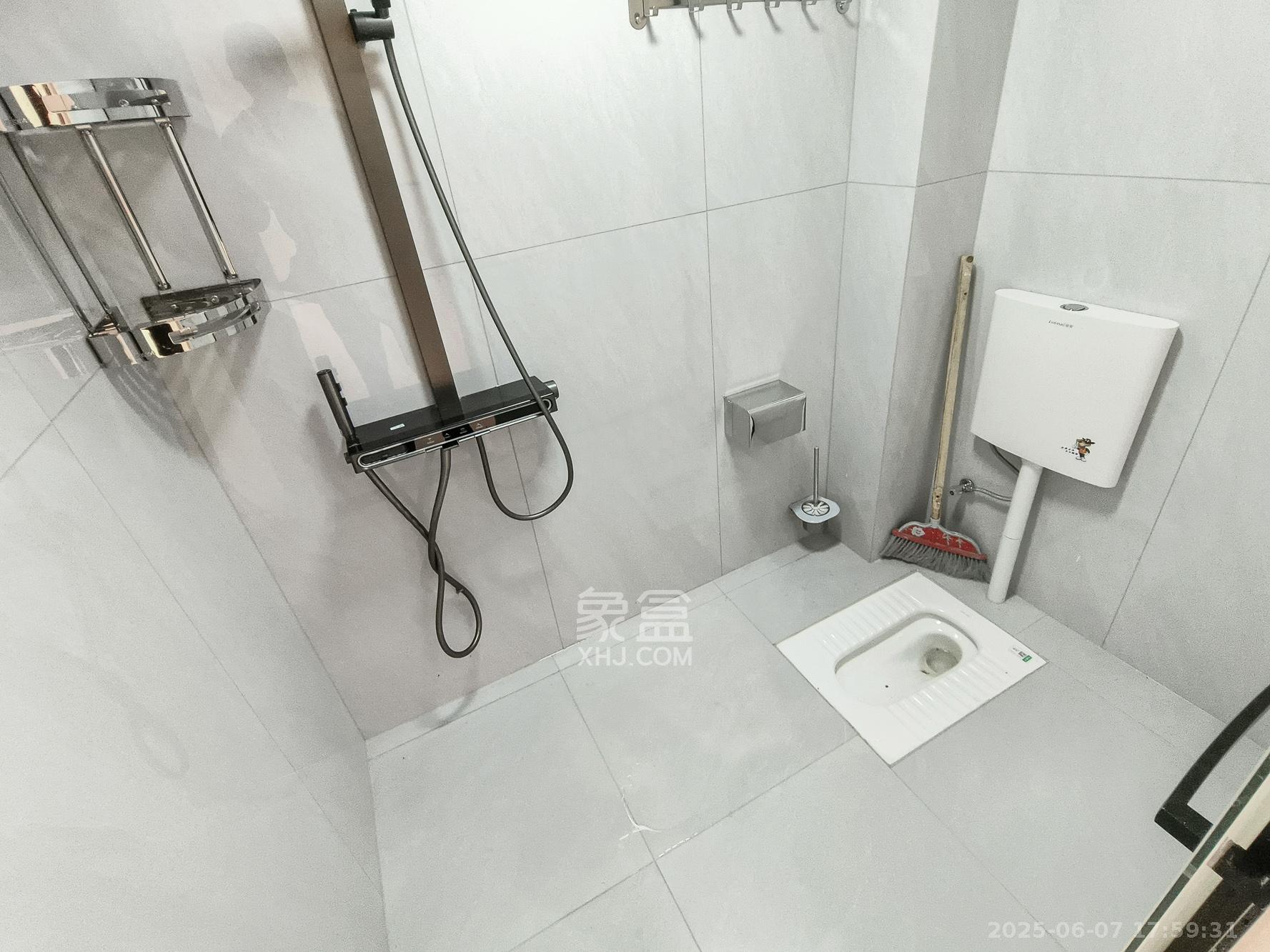 山水湾  3室2厅1卫    68.8万 山水湾  3室2厅1卫    68.8万卫生间