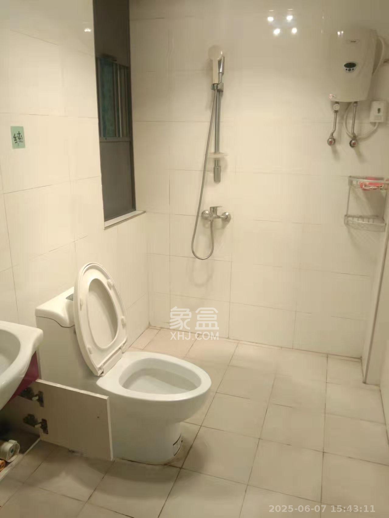 满庭芳小区 2室1厅1卫 1700.0元/月 满庭芳小区 2室1厅1卫 1700.0元/月室内图