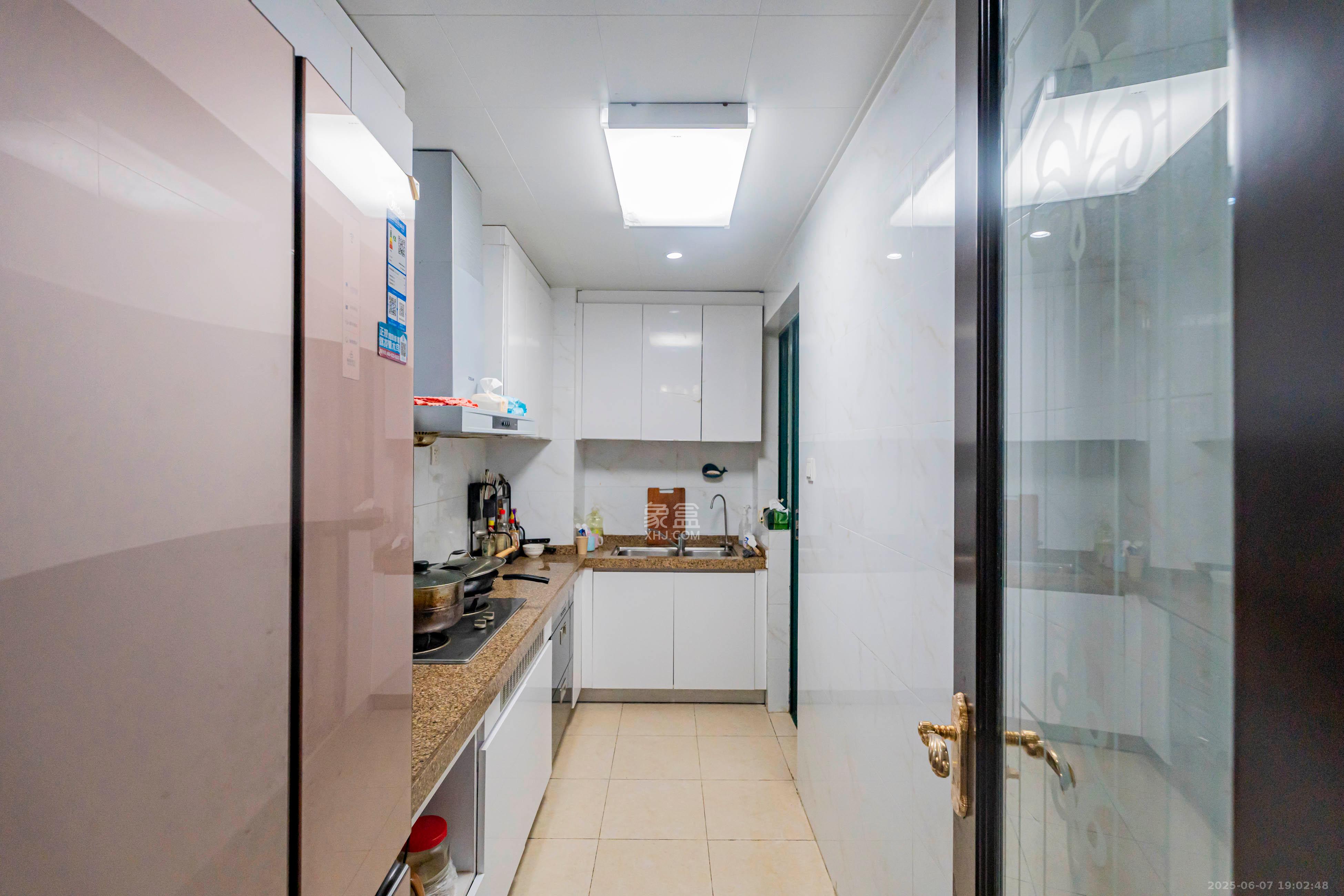 恒大雅苑  3室2厅2卫    95.0万 恒大雅苑  3室2厅2卫    95.0万厨房