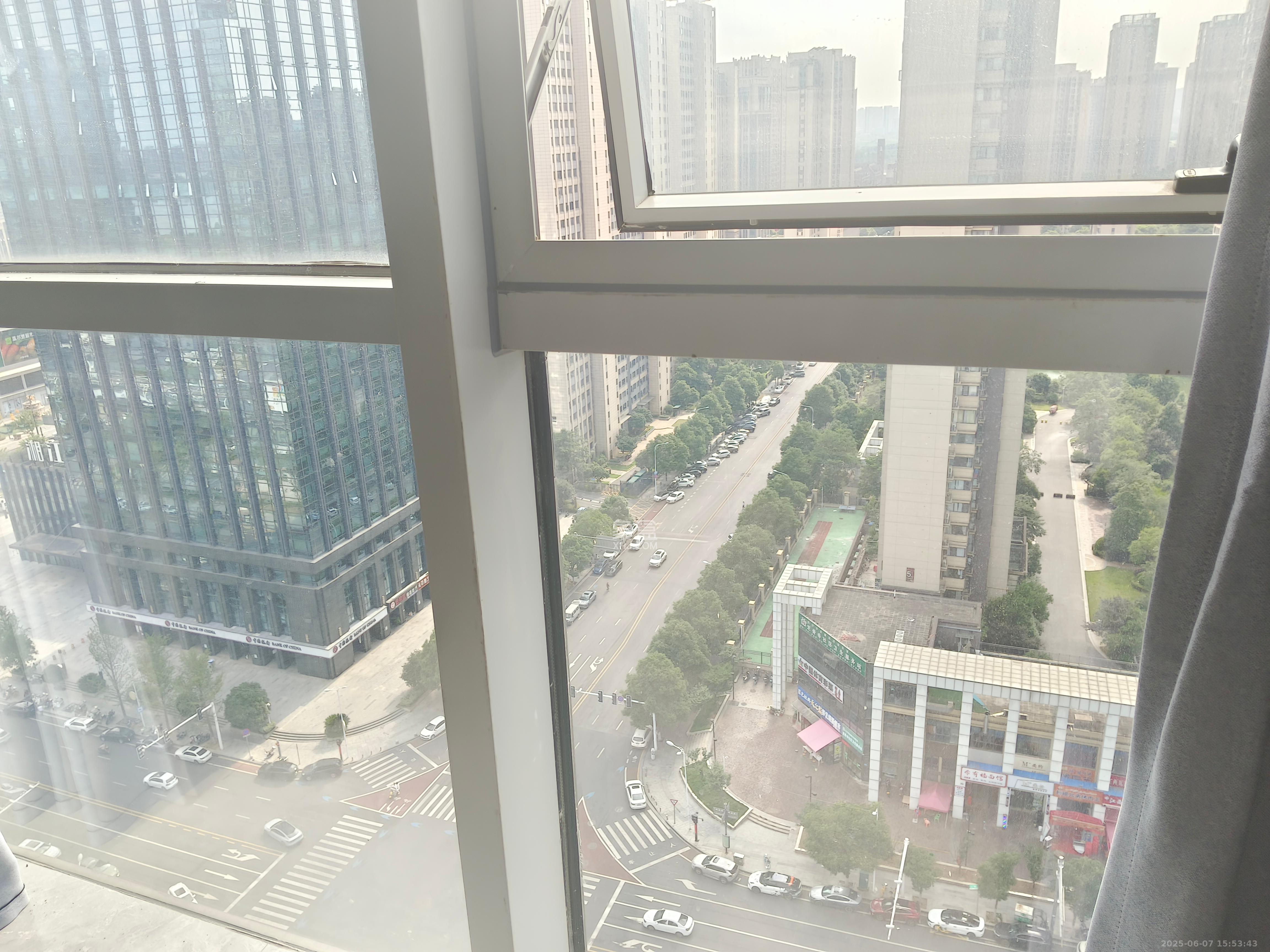 奥克斯滨仕花园(奥克斯洋湖广场/奥克斯中心) 1室0厅1卫 2100.0元/月 奥克斯滨仕花园(奥克斯洋湖广场/奥克斯中心) 1室0厅1卫 2100.0元/月室内图