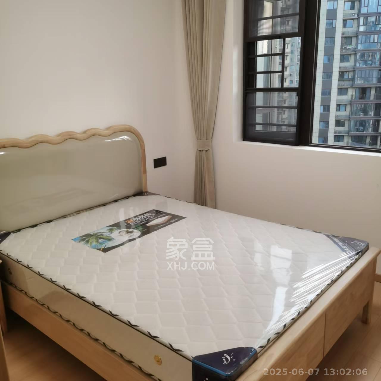 保利大都汇四期  4室2厅2卫    4500.0元/月