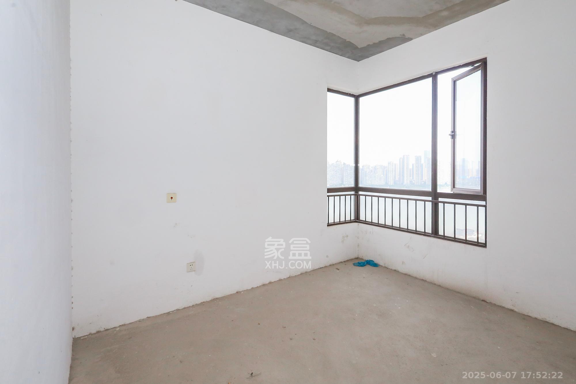 南山雍江汇(滨江国际新城) 3室2厅2卫 198.0万 南山雍江汇(滨江国际新城) 3室2厅2卫 198.0万卧室