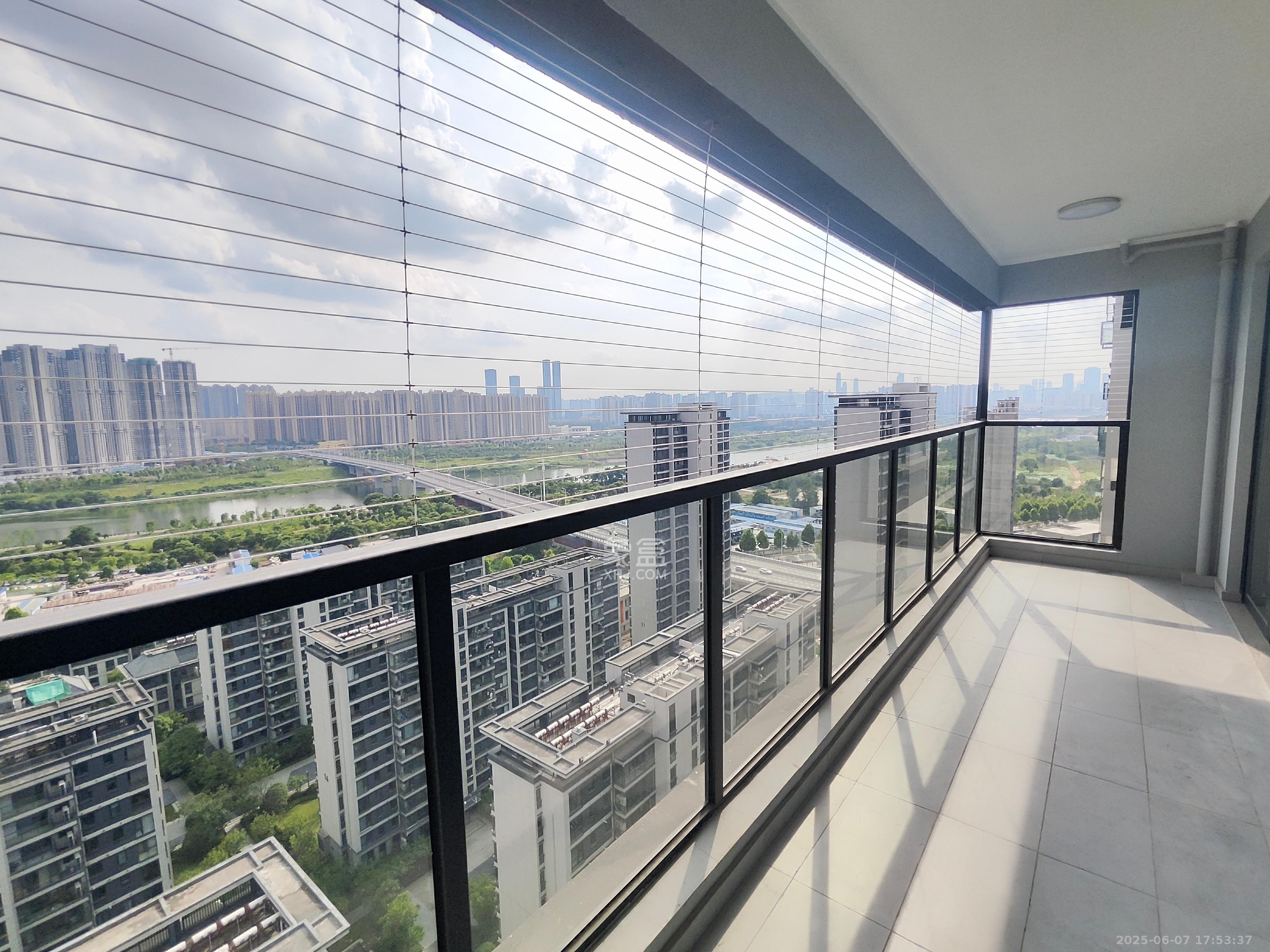 美的云樾  4室2厅2卫   4000.00元/月