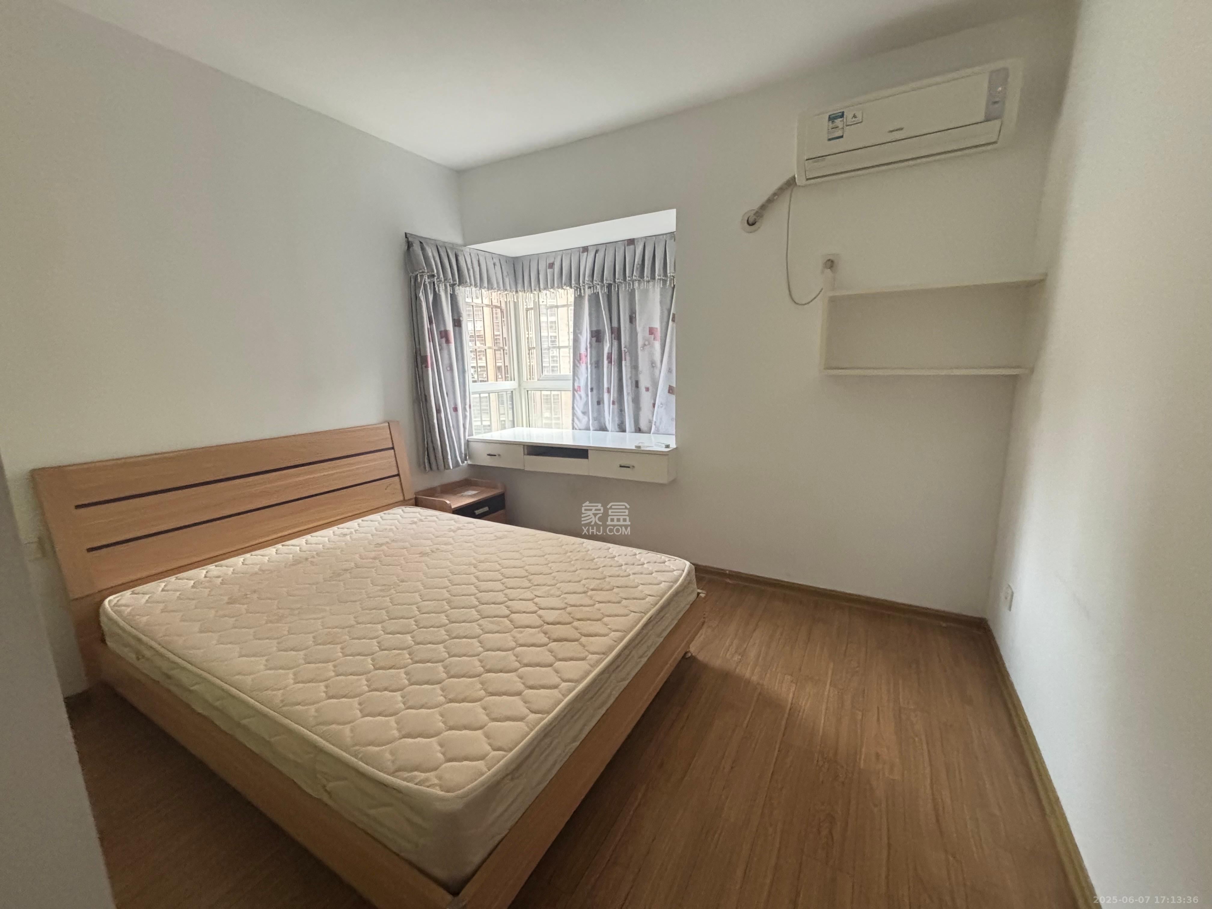 东方航标  1室2厅1卫   1800.00元/月室内图