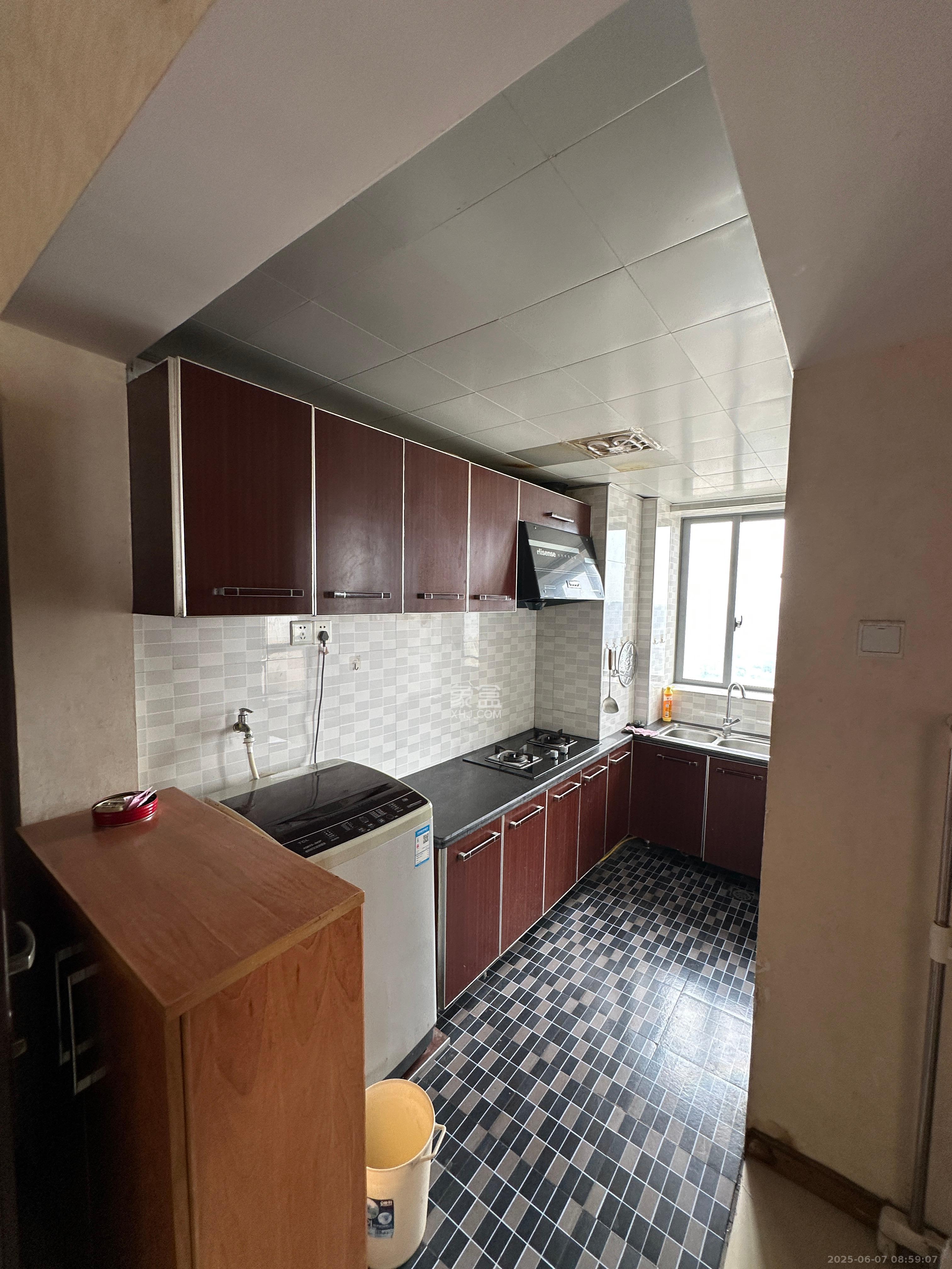 上海城小区  1室1厅1卫    1500.0元/月 上海城小区  1室1厅1卫    1500.0元/月室内图