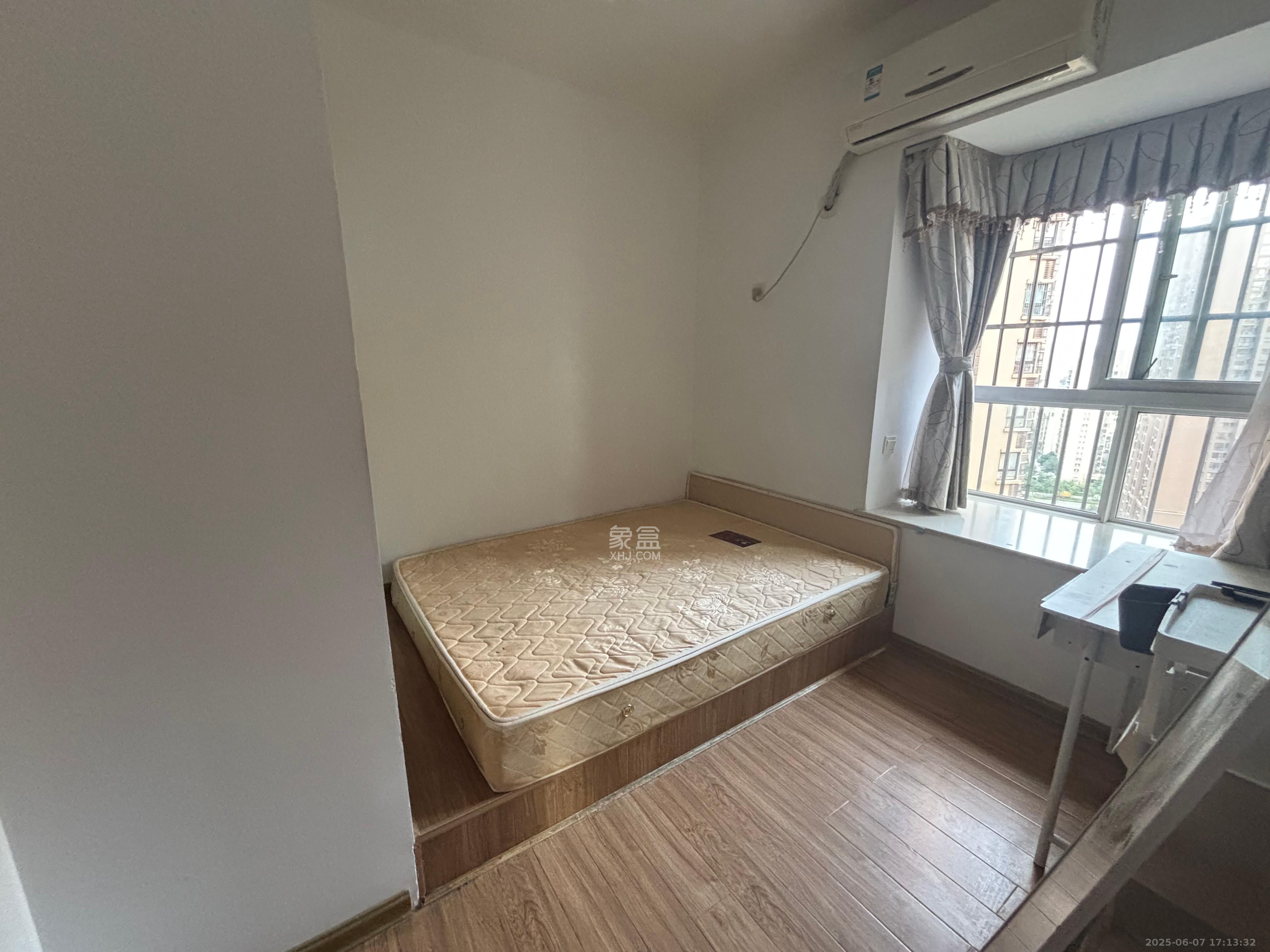 东方航标  1室2厅1卫   1800.00元/月室内图