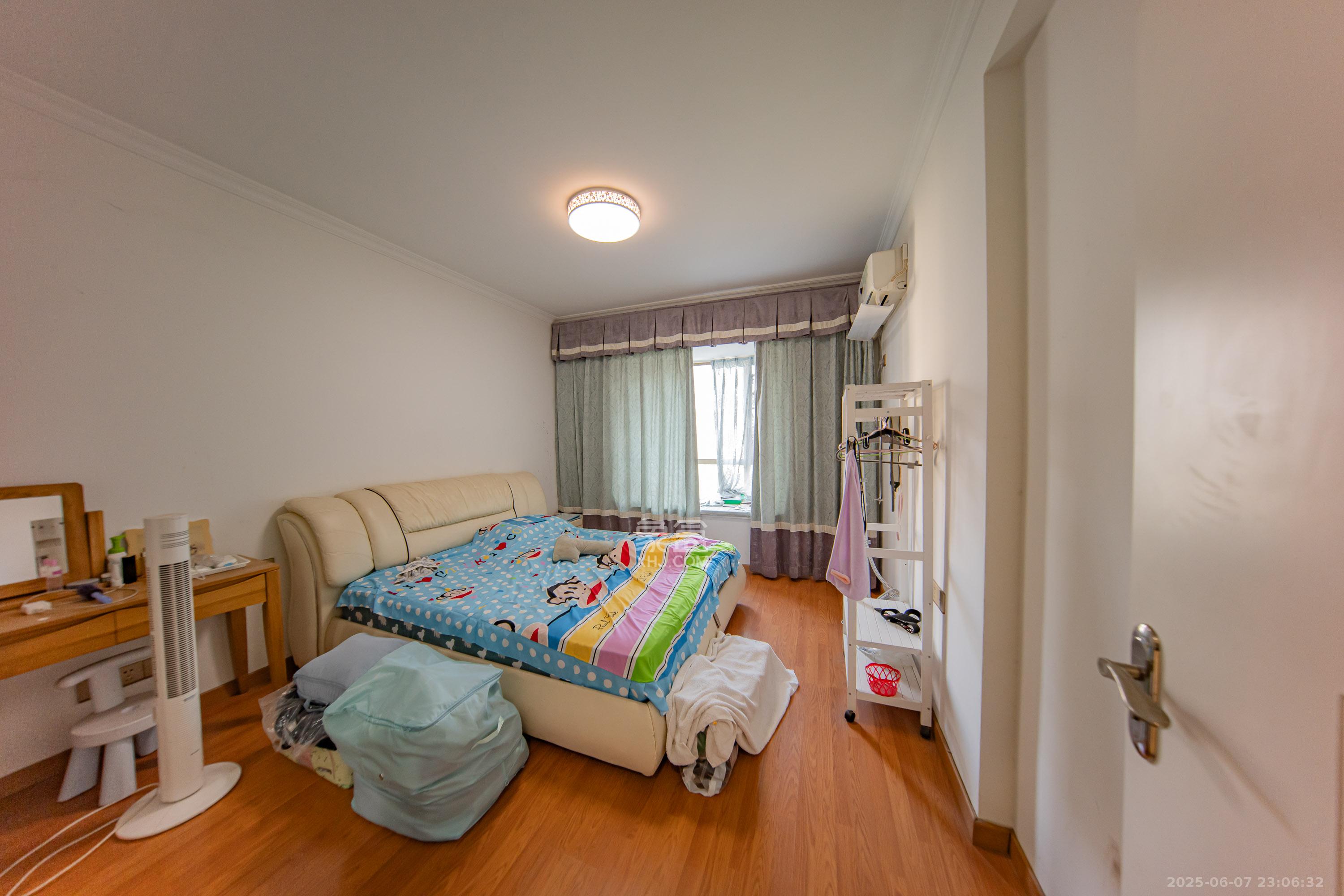 江山帝景雅典  3室2厅2卫    121.0万卧室