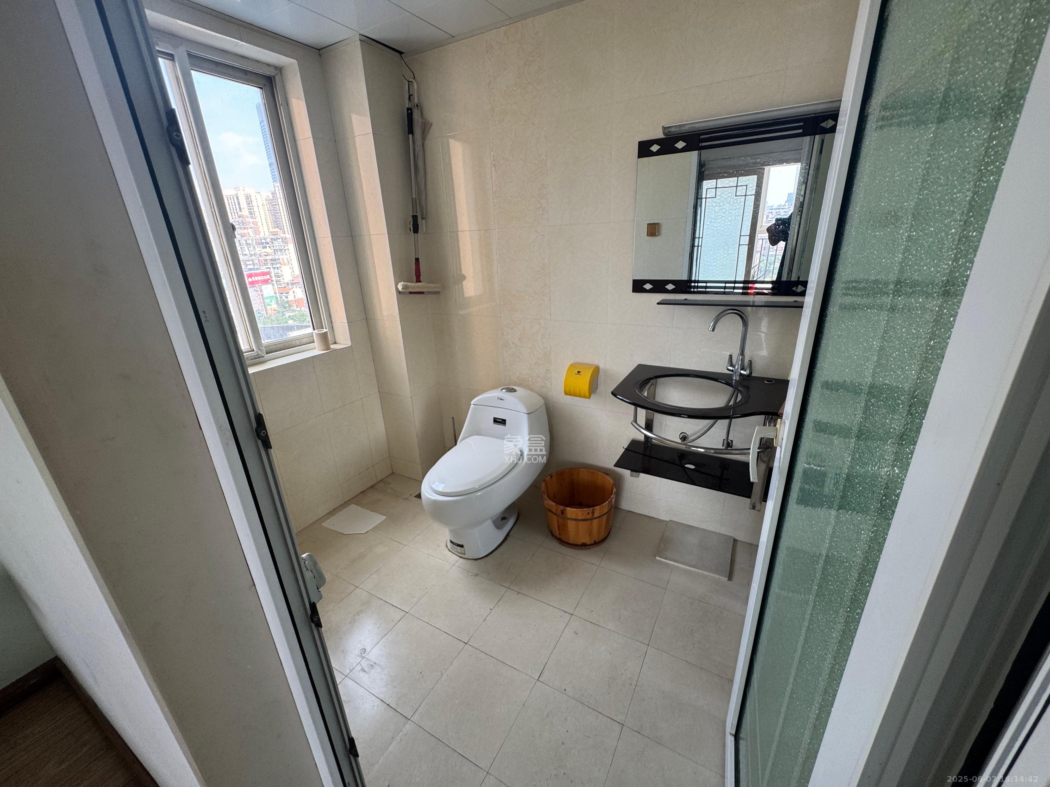 枫林美景  4室2厅2卫   2800.00元/月室内图