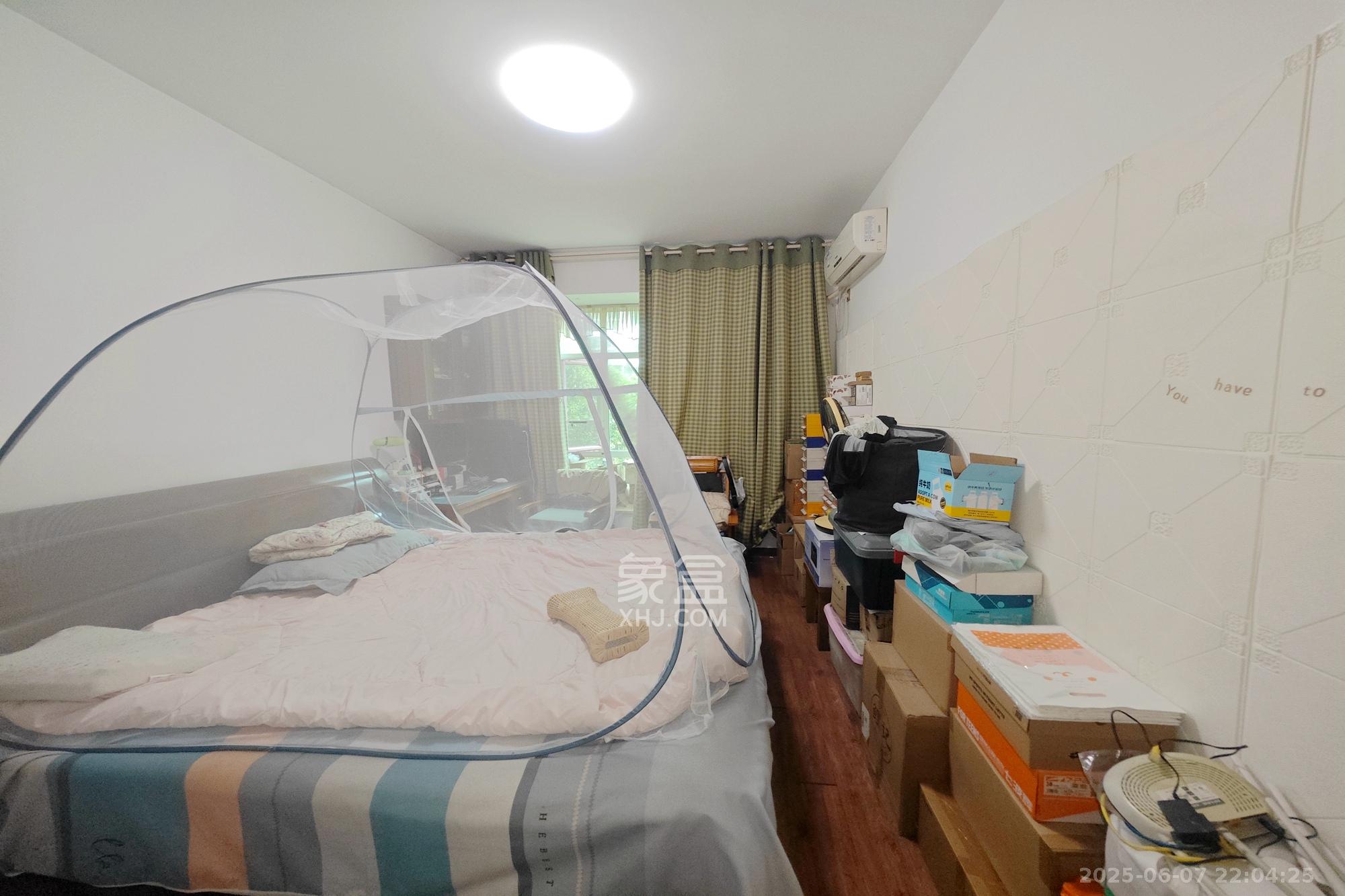 名都凯旋城  4室2厅2卫   110.00万卧室