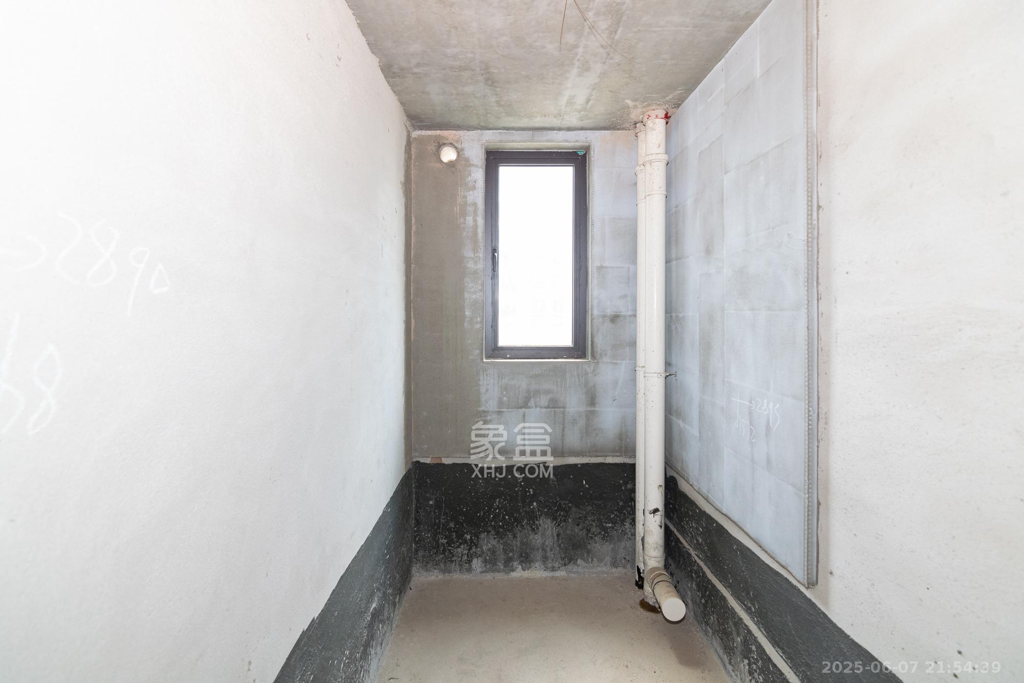 湾田望江府 4室2厅2卫 65.0万 湾田望江府 4室2厅2卫 65.0万卫生间