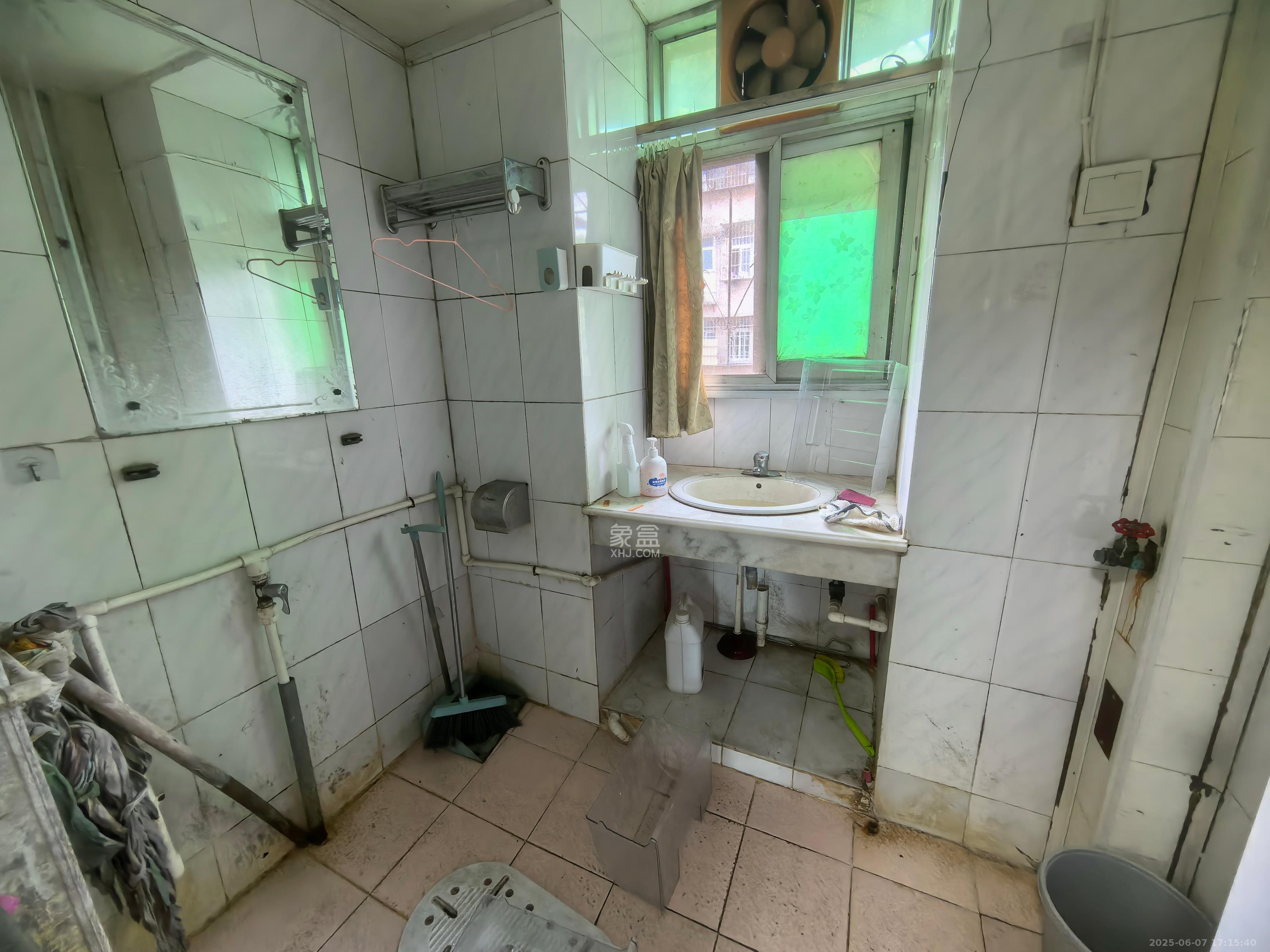 新天小区  2室1厅1卫    1000.0元/月 新天小区  2室1厅1卫    1000.0元/月室内图