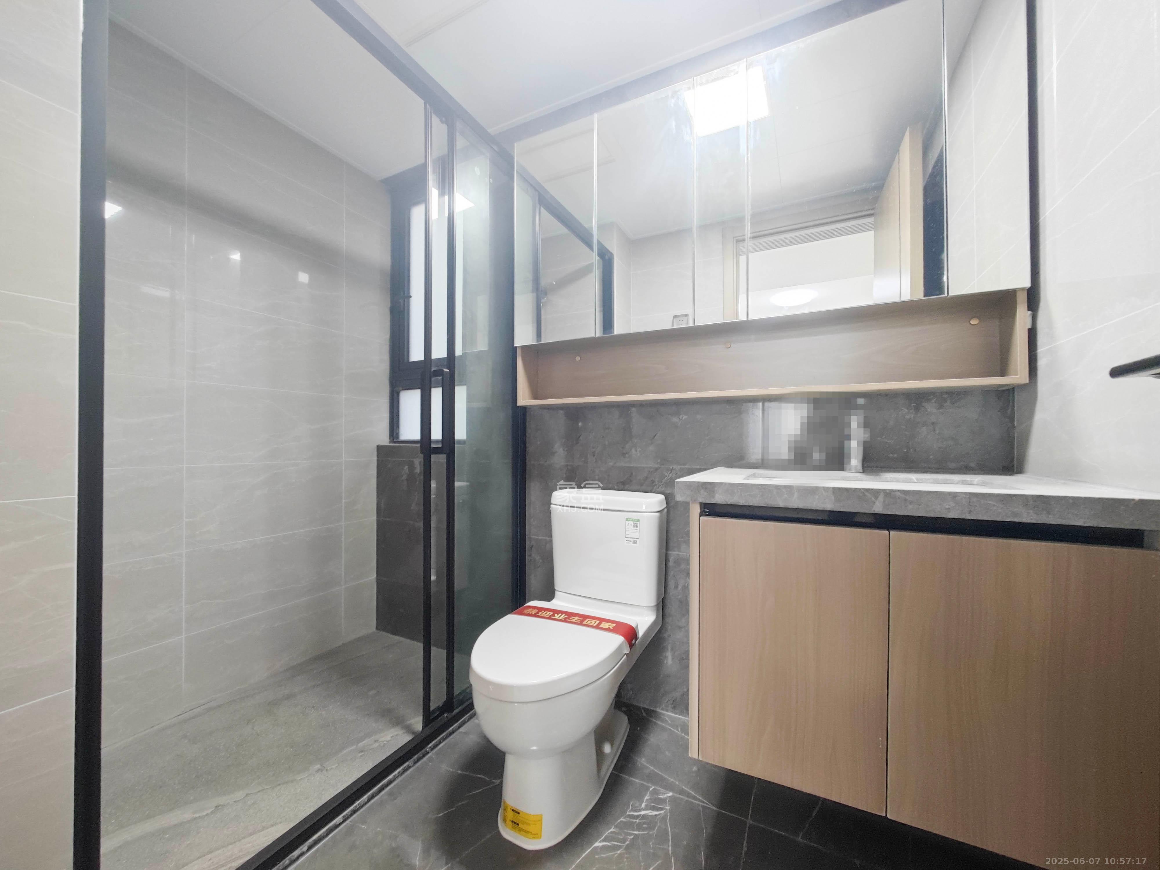 中海星樾府  4室2厅2卫    210.0万卫生间