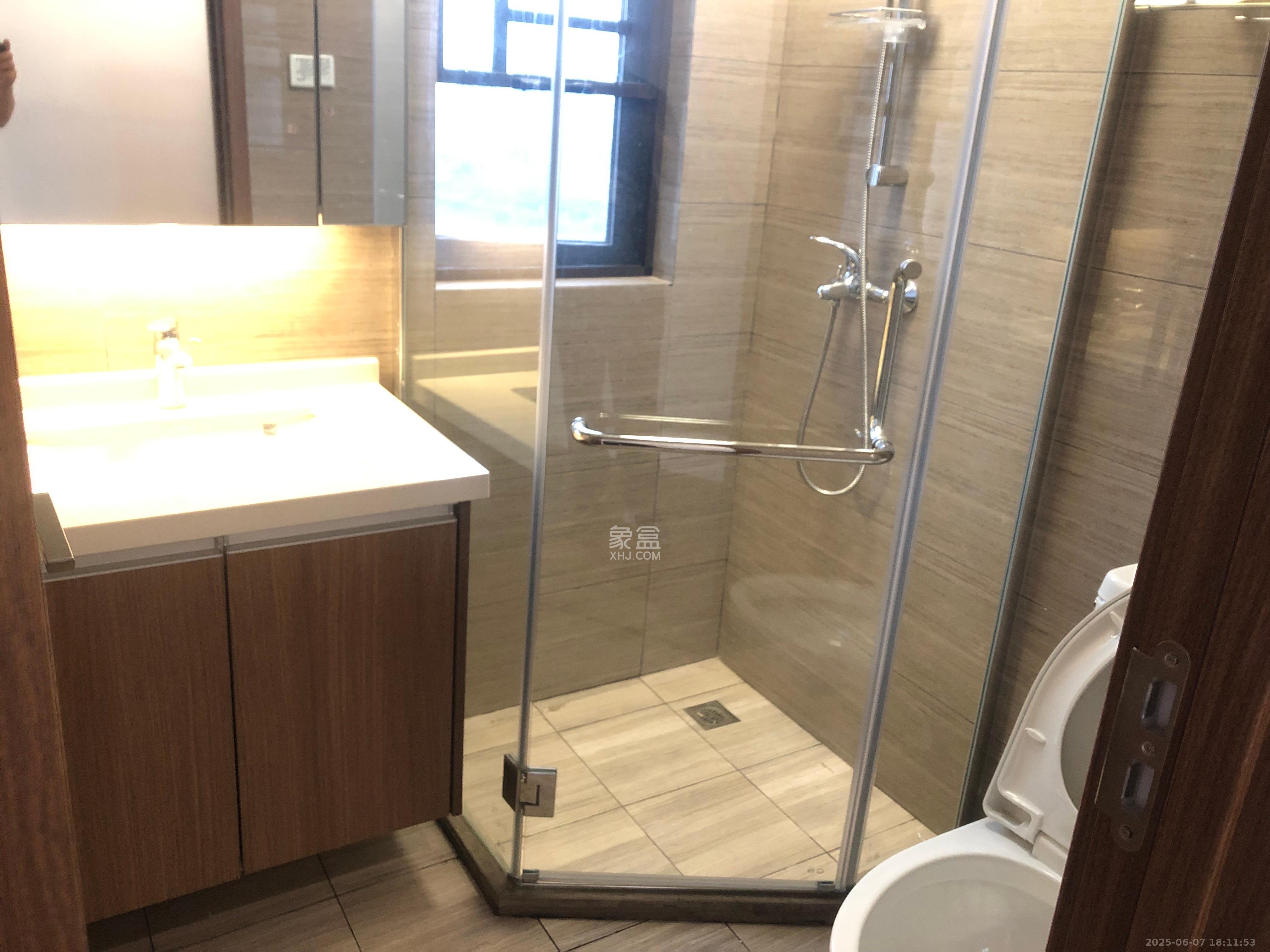 阳光城尚东湾蓝莓苑 4室2厅2卫 3800.0元/月 阳光城尚东湾蓝莓苑 4室2厅2卫 3800.0元/月室内图