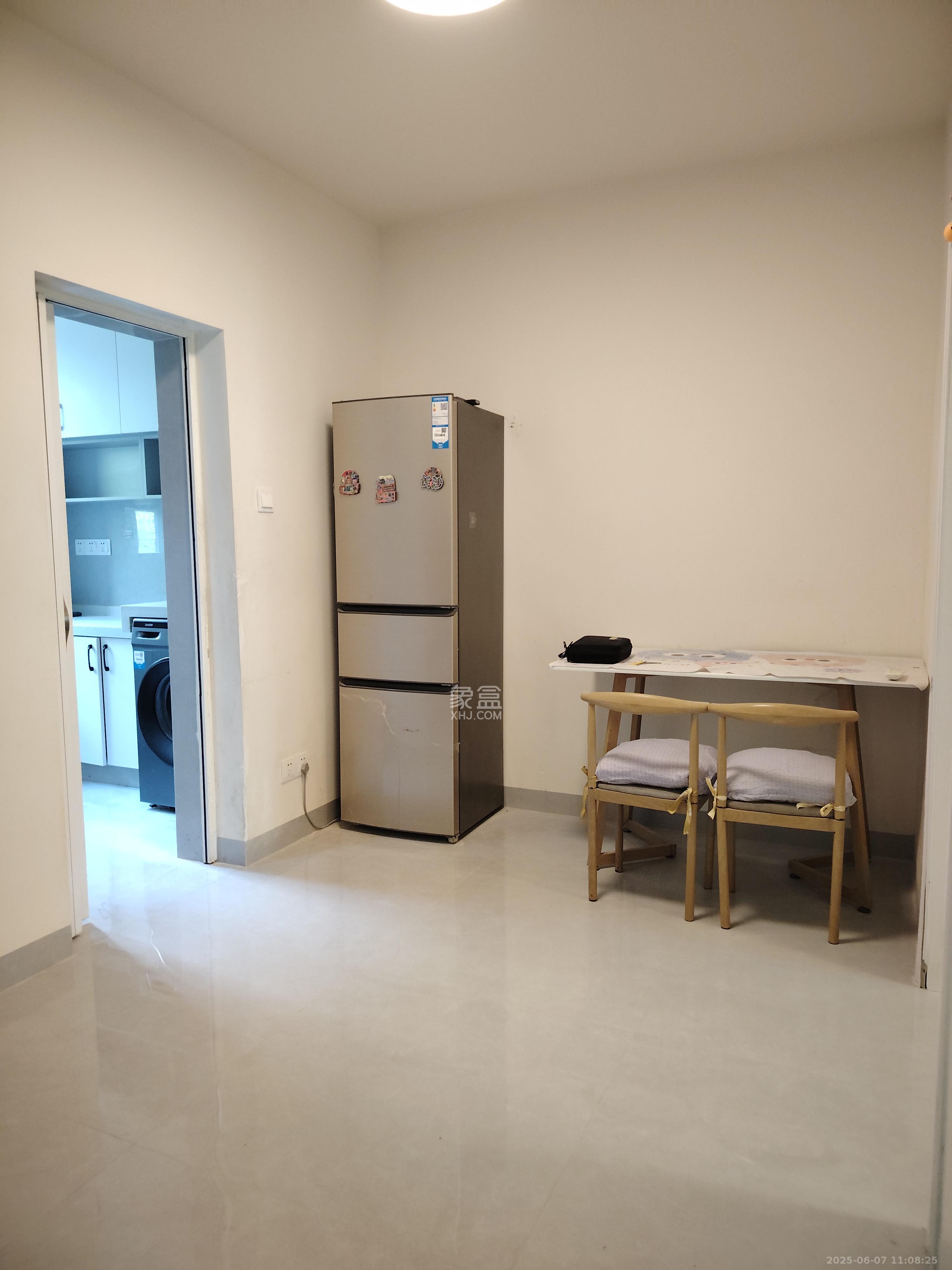 红旗社区  2室1厅1卫   2300.00元/月