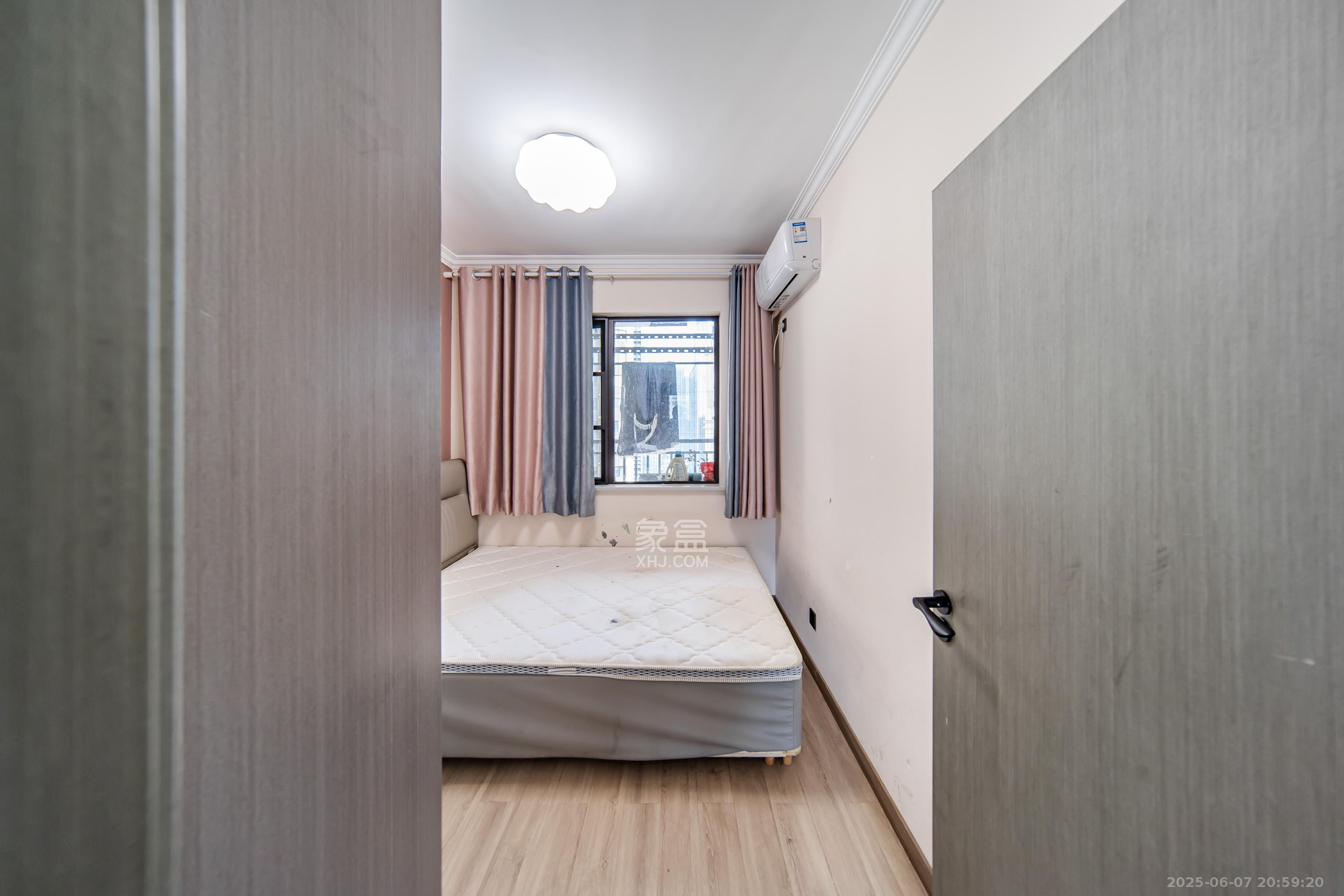 和泓梅溪四季 5室2厅2卫 239.0万 和泓梅溪四季 5室2厅2卫 239.0万卧室