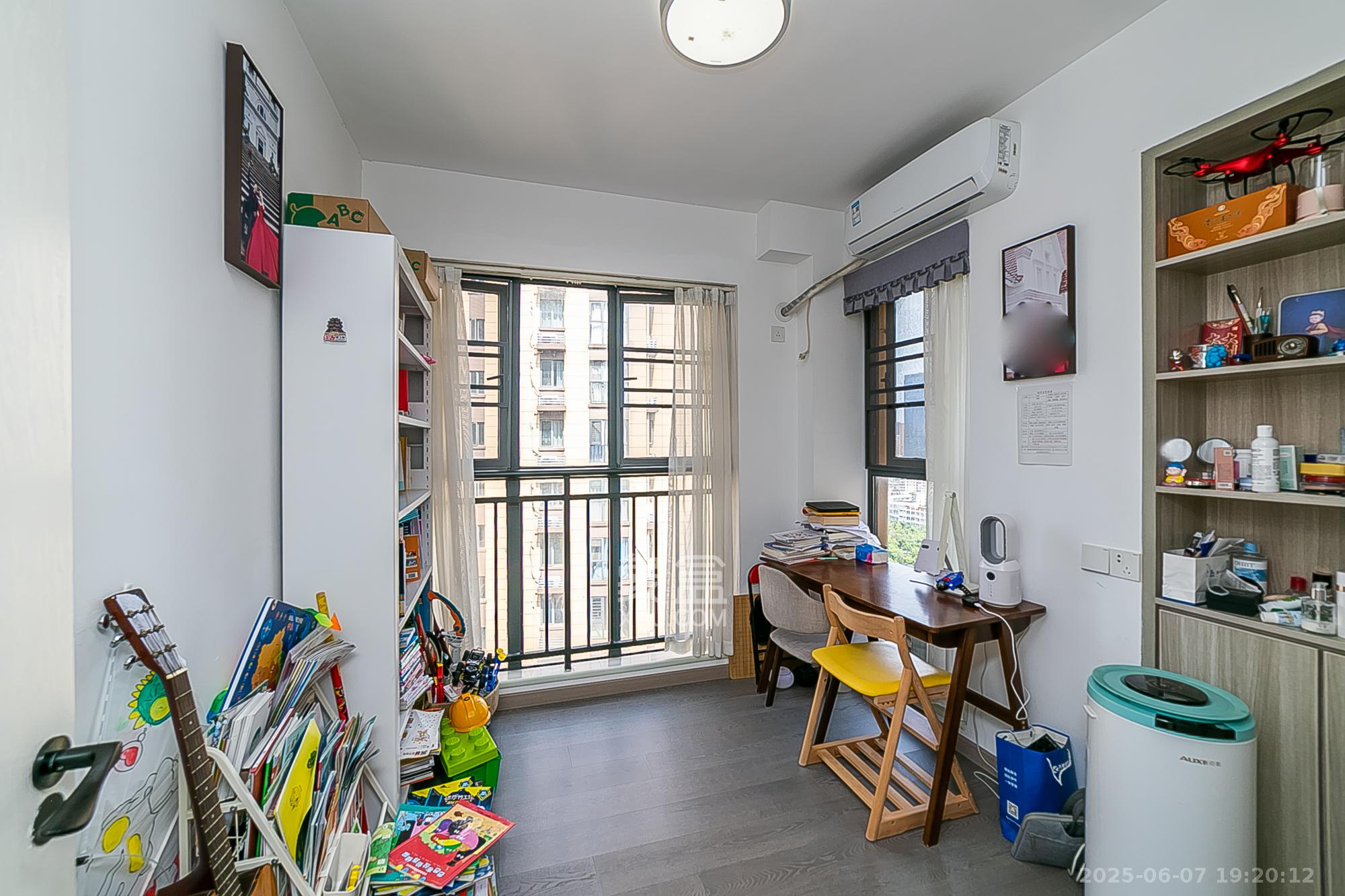 荣盛花语书苑  3室2厅1卫    95.0万 荣盛花语书苑  3室2厅1卫    95.0万卧室