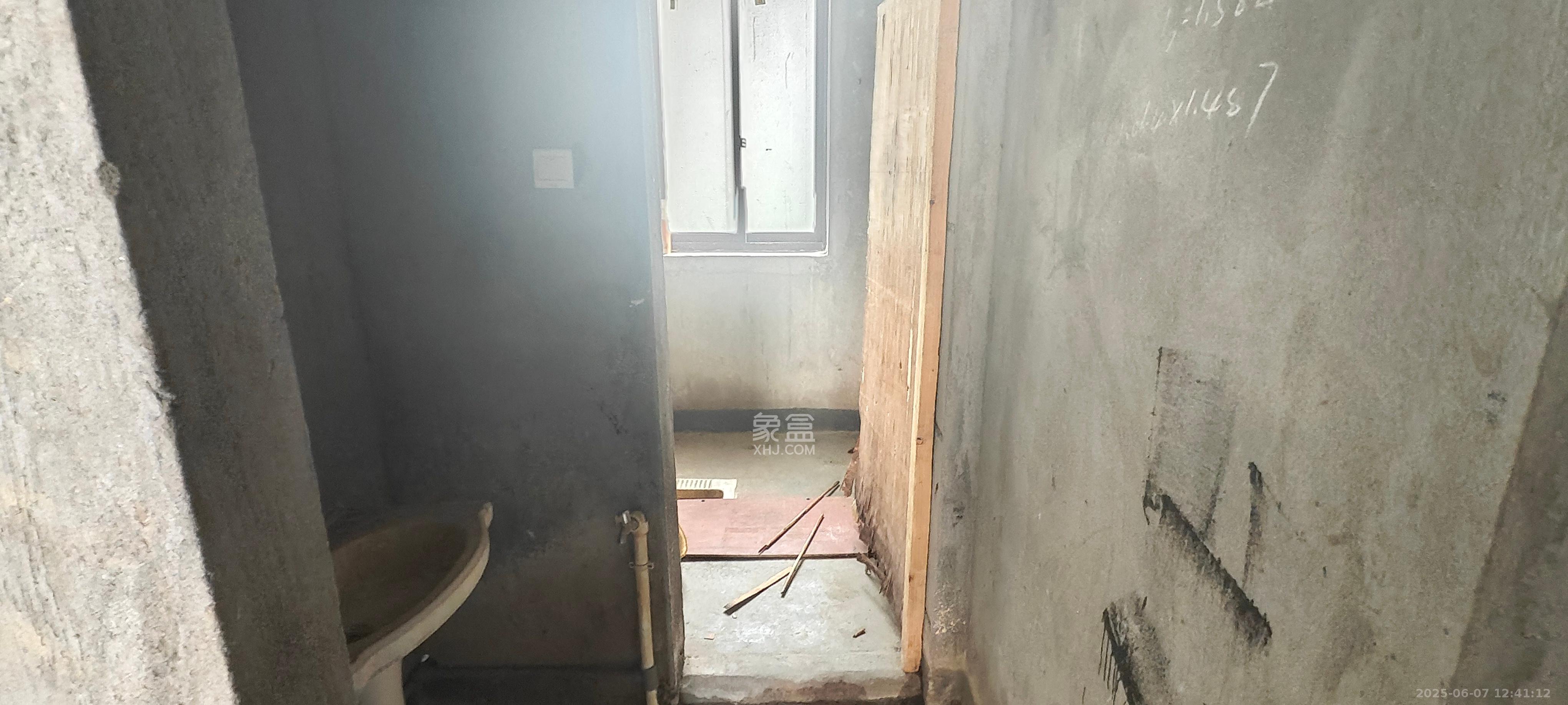 星月绿洲  4室1厅2卫    1600.0元/月室内图