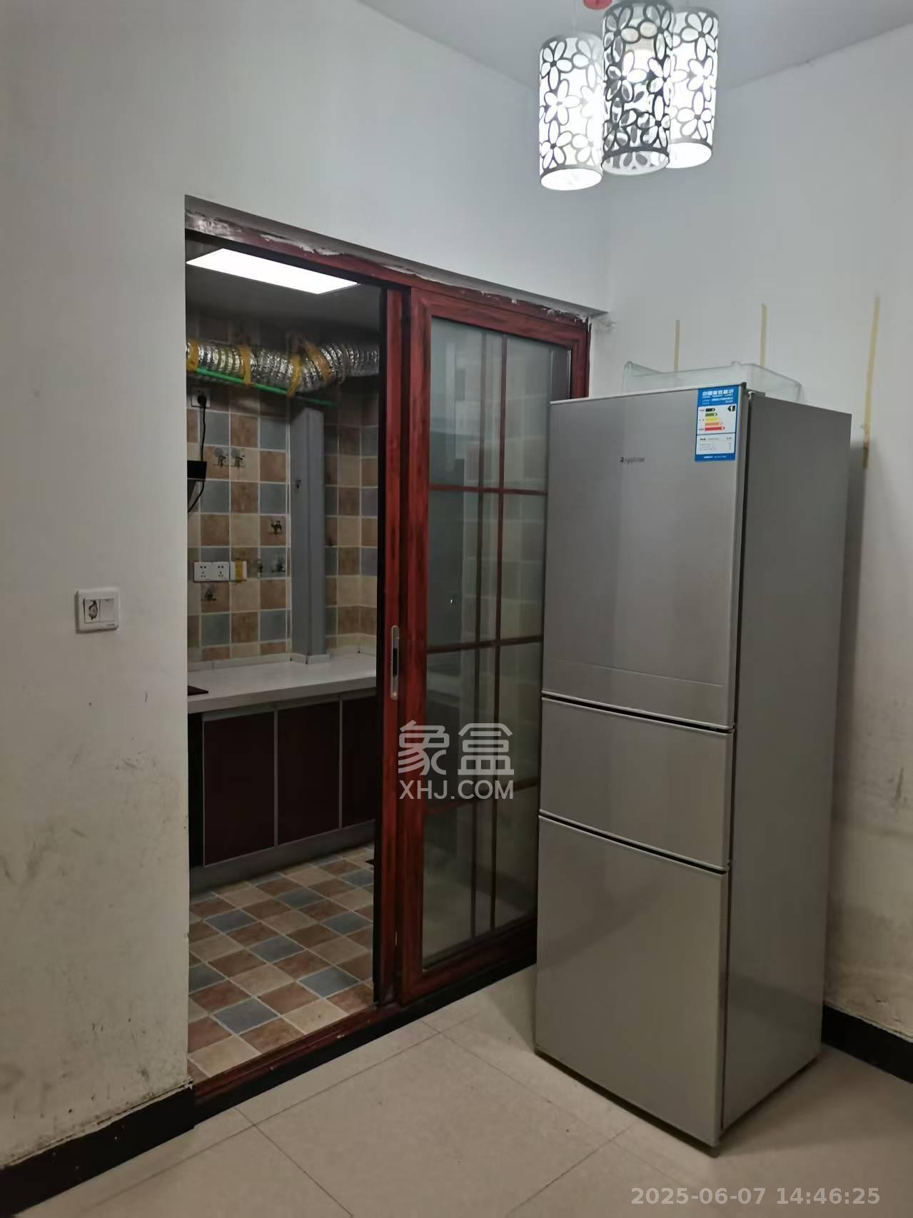 新长海广场  3室2厅1卫   2000.00元/月室内图