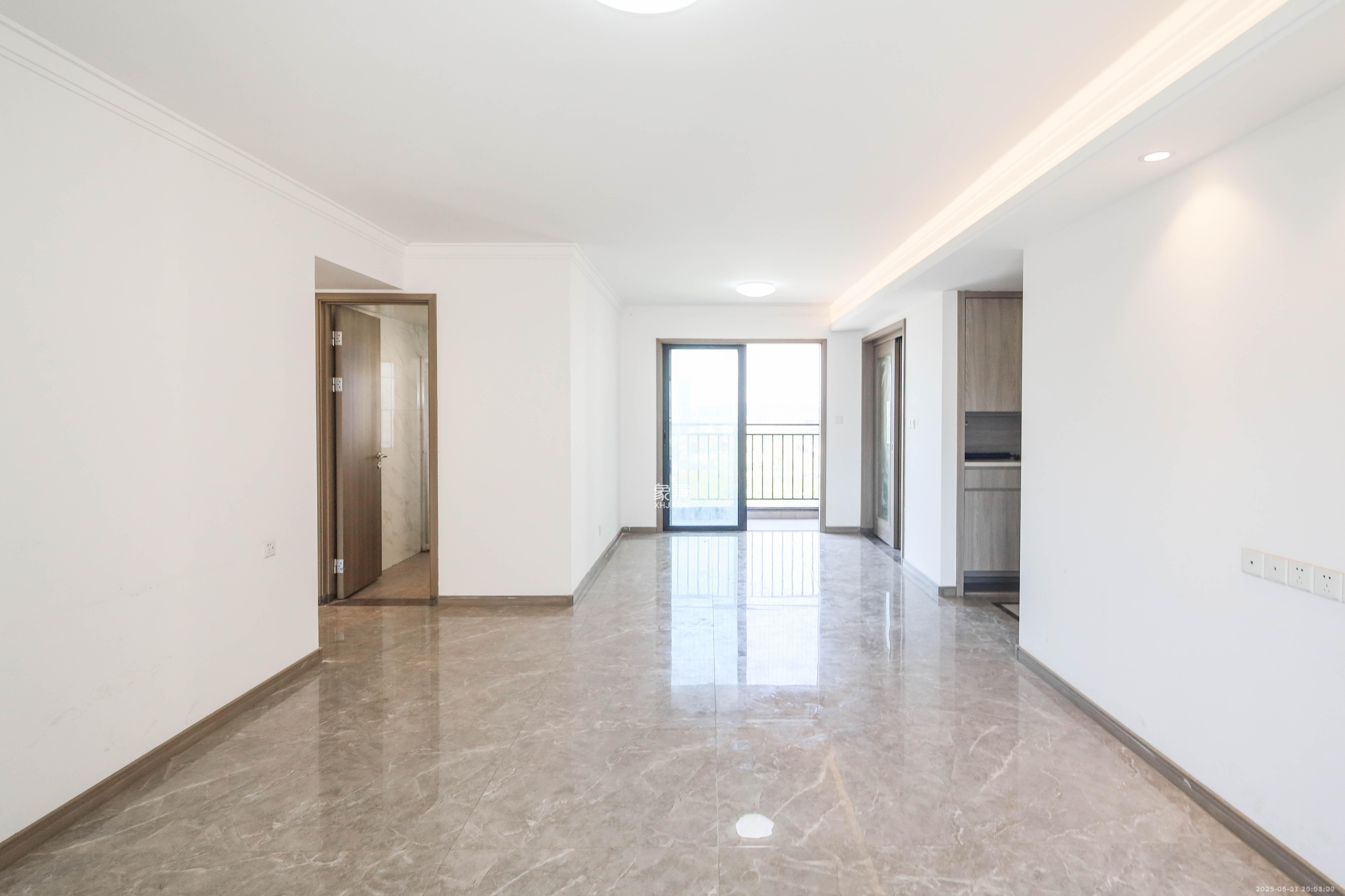 越秀亲爱里 4室2厅2卫 2100.0元/月 越秀亲爱里 4室2厅2卫 2100.0元/月室内图