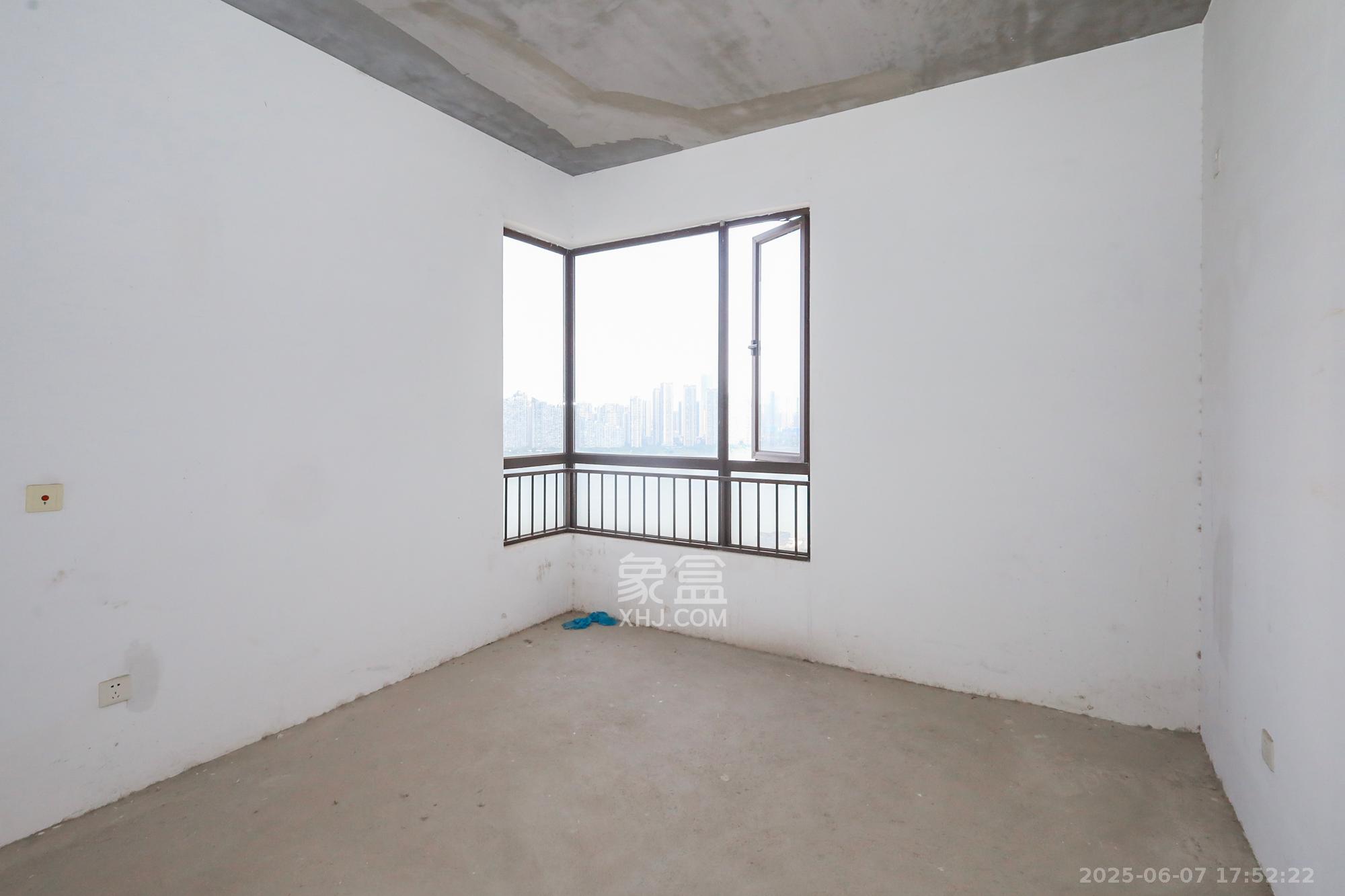 南山雍江汇(滨江国际新城) 3室2厅2卫 198.0万 南山雍江汇(滨江国际新城) 3室2厅2卫 198.0万卧室