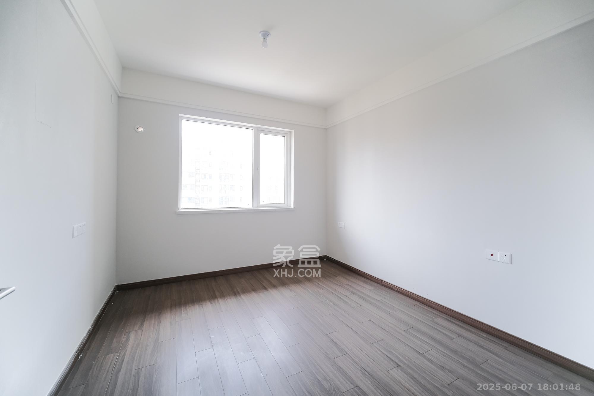 保利香槟国际 4室2厅2卫 110.0万 保利香槟国际 4室2厅2卫 110.0万卧室