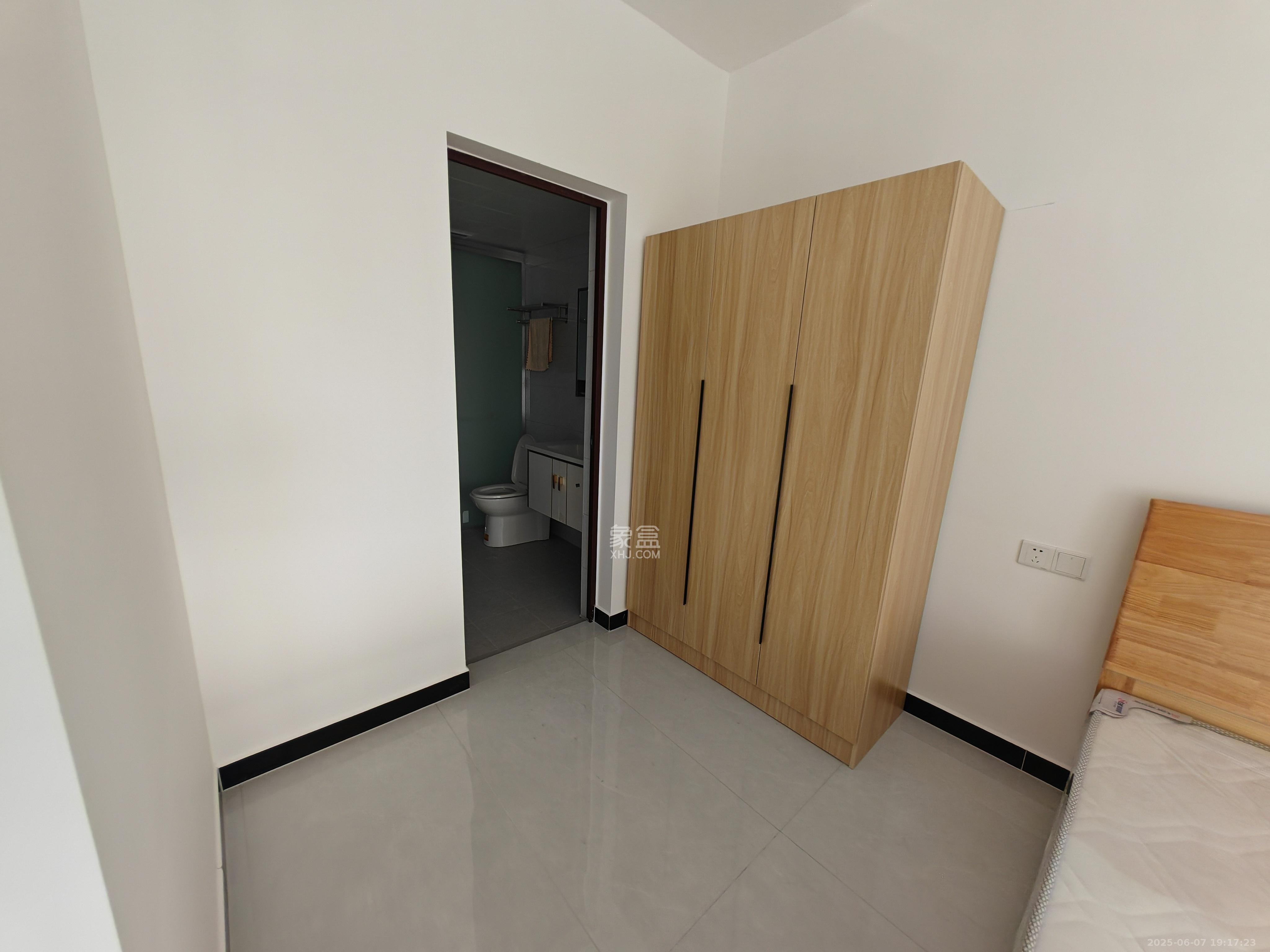 中建嘉和城  3室2厅2卫   2500.00元/月室内图