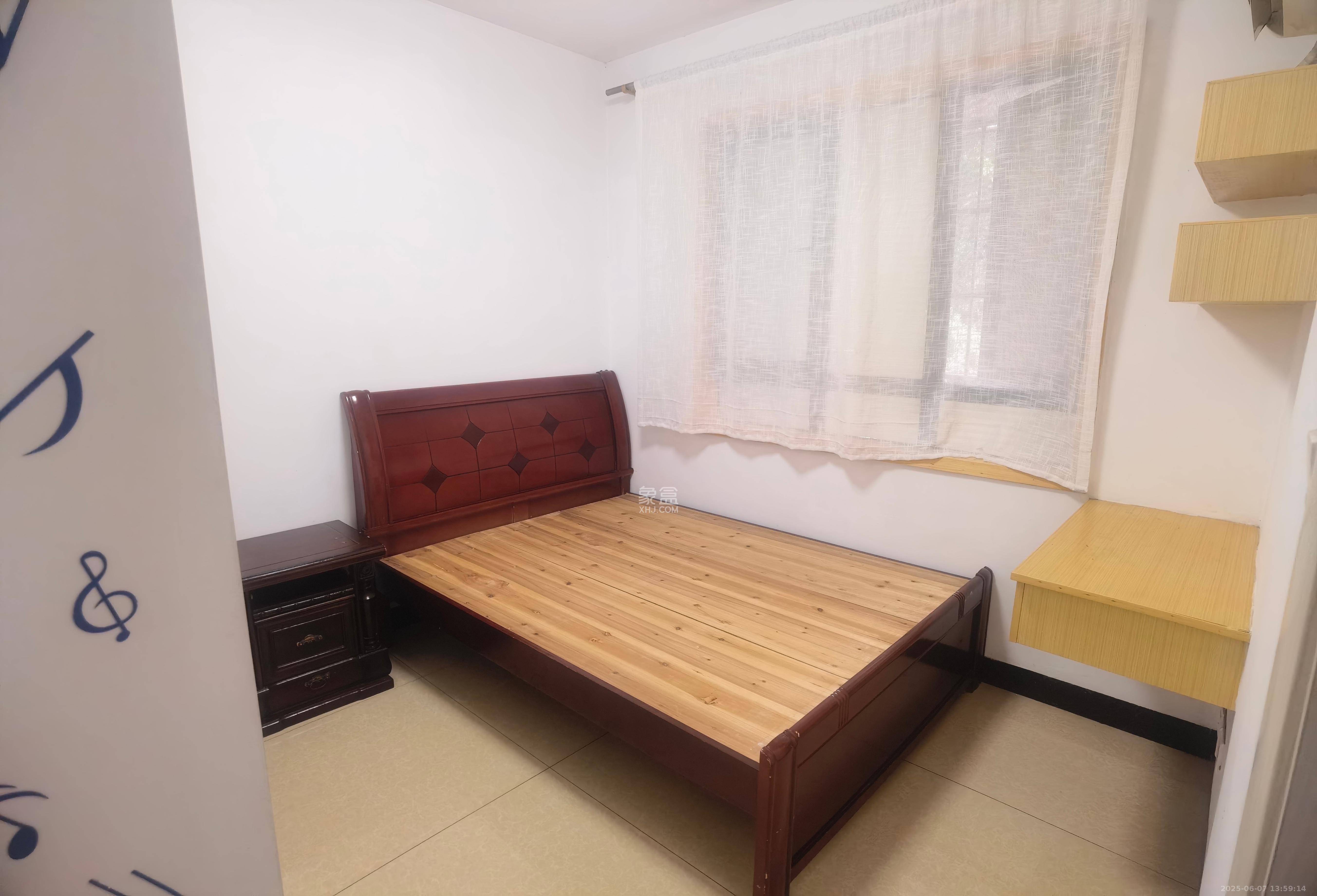 东岸梅园小区  2室1厅1卫   2200.00元/月室内图