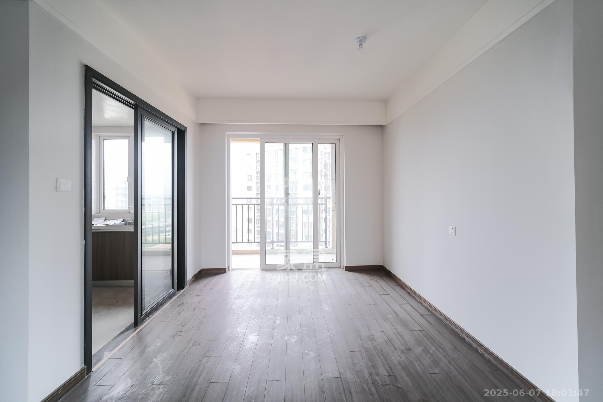 保利香槟国际 4室2厅2卫 110.0万 保利香槟国际 4室2厅2卫 110.0万客厅