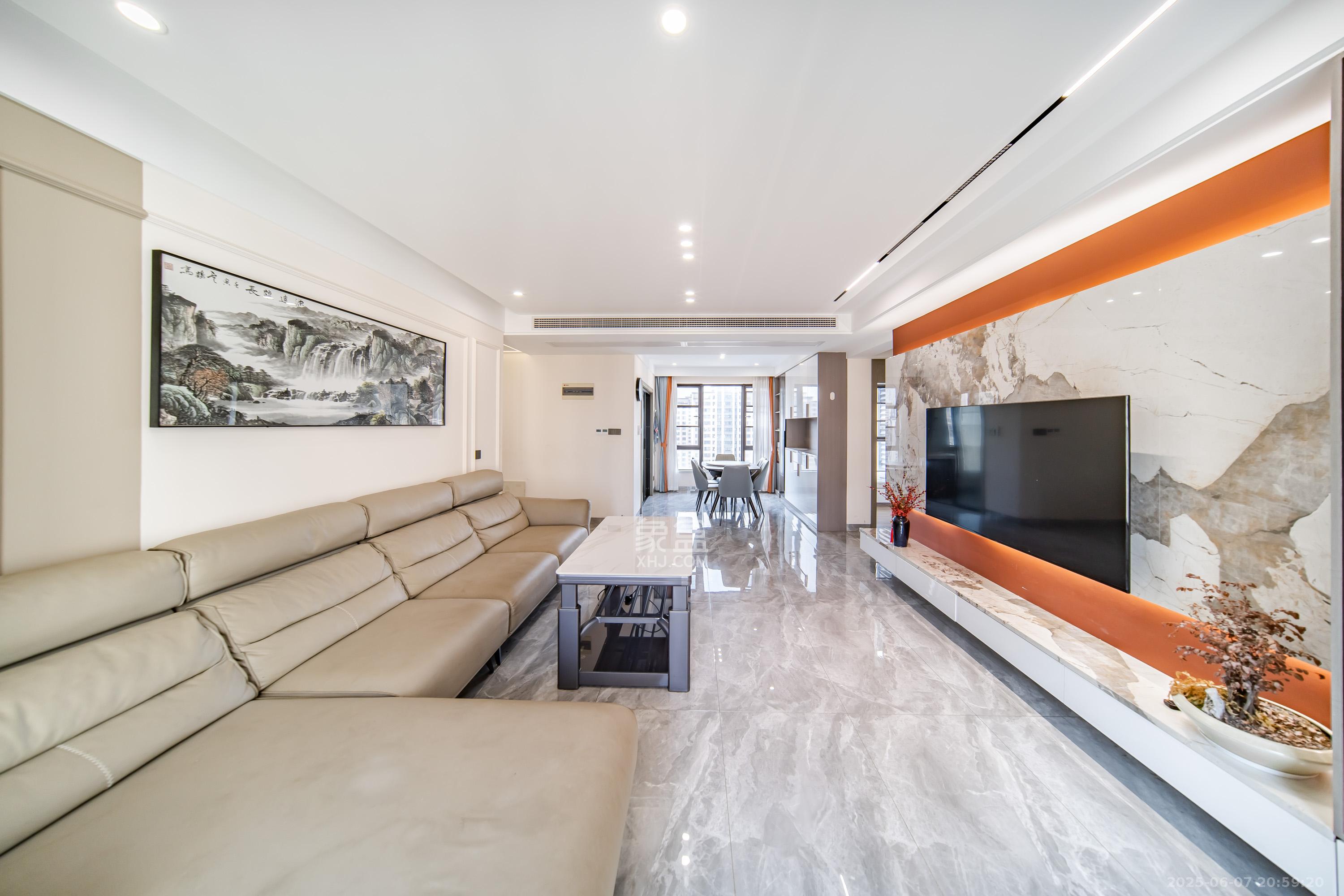 和泓梅溪四季 5室2厅2卫 239.0万 和泓梅溪四季 5室2厅2卫 239.0万客厅