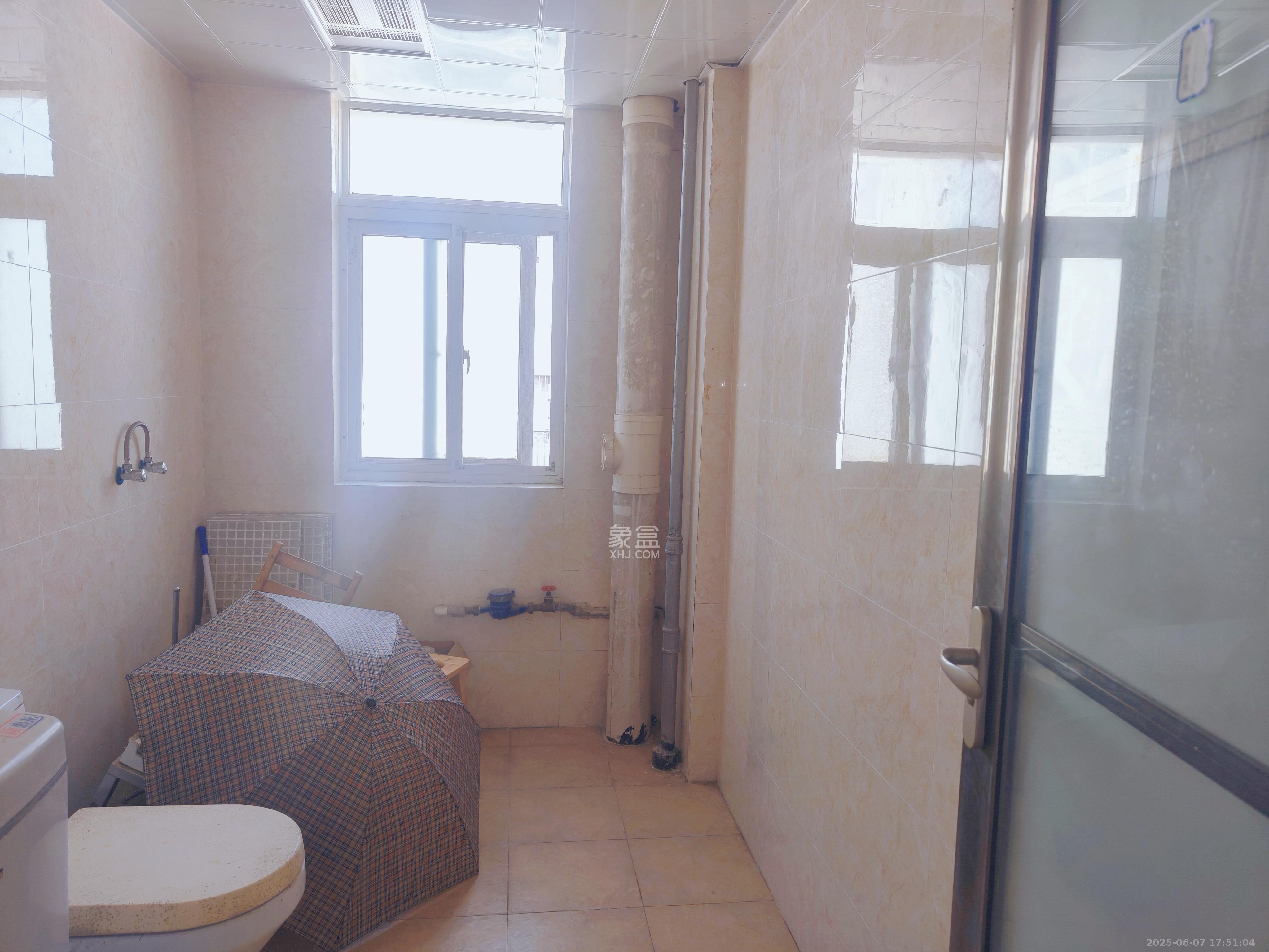 德润园  4室2厅2卫    3600.0元/月 德润园  4室2厅2卫    3600.0元/月室内图