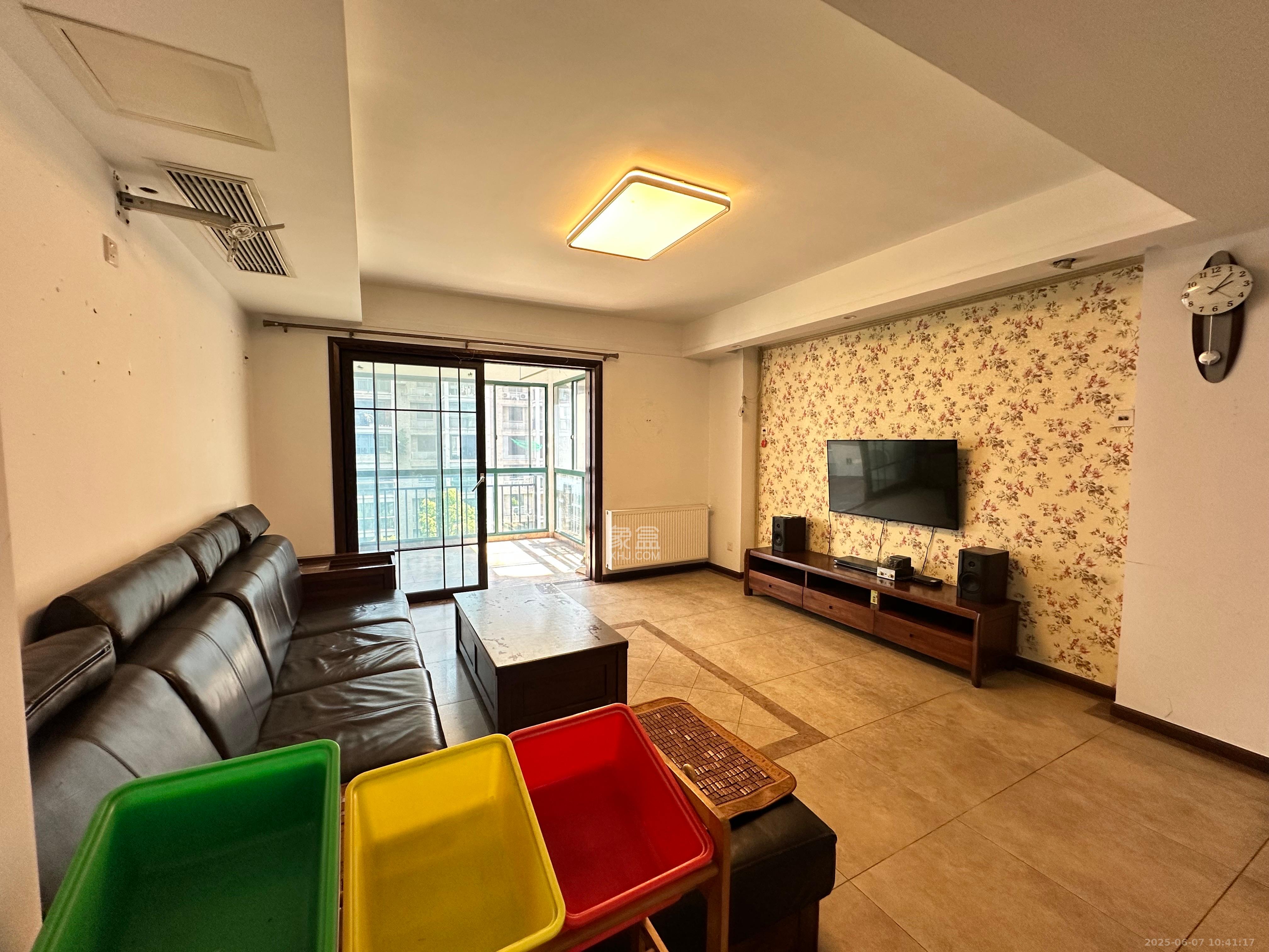 共和世家  4室2厅2卫    4000.0元/月 共和世家  4室2厅2卫    4000.0元/月