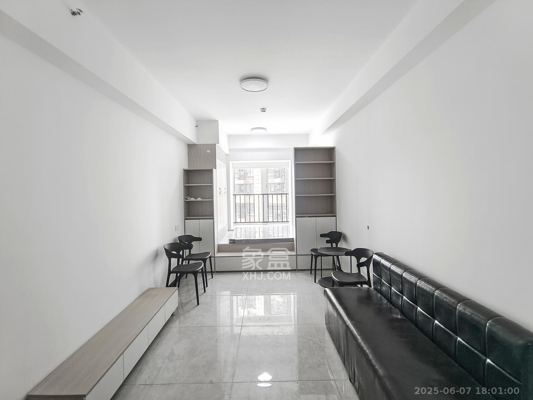 保利香槟国际  1室1厅1卫    24.0万 保利香槟国际  1室1厅1卫    24.0万客厅