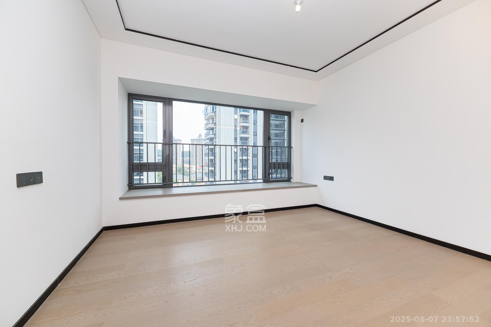 时代倾城汀蓝(时代倾城六期)  5室2厅3卫    300.0万 时代倾城汀蓝(时代倾城六期)  5室2厅3卫    300.0万卧室