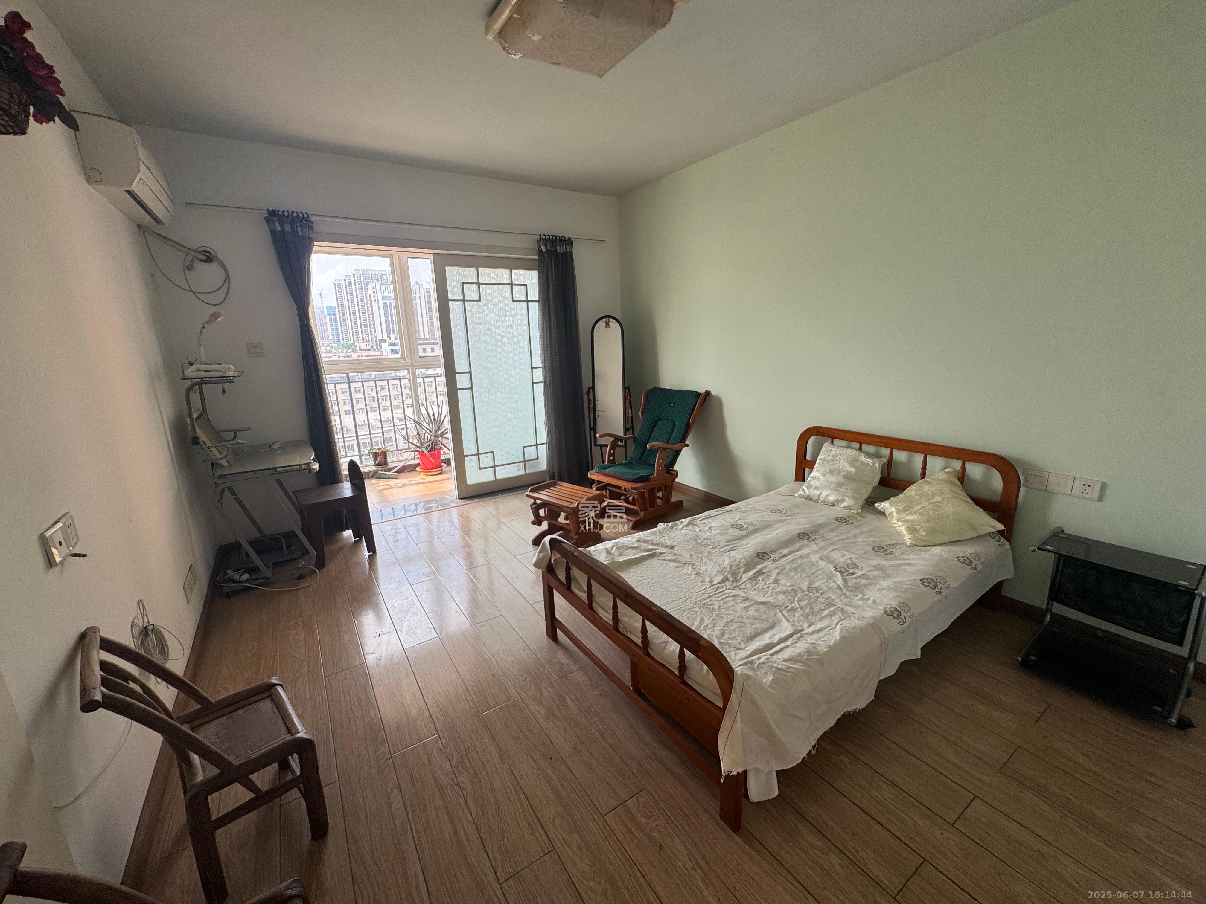 枫林美景  4室2厅2卫   2800.00元/月室内图