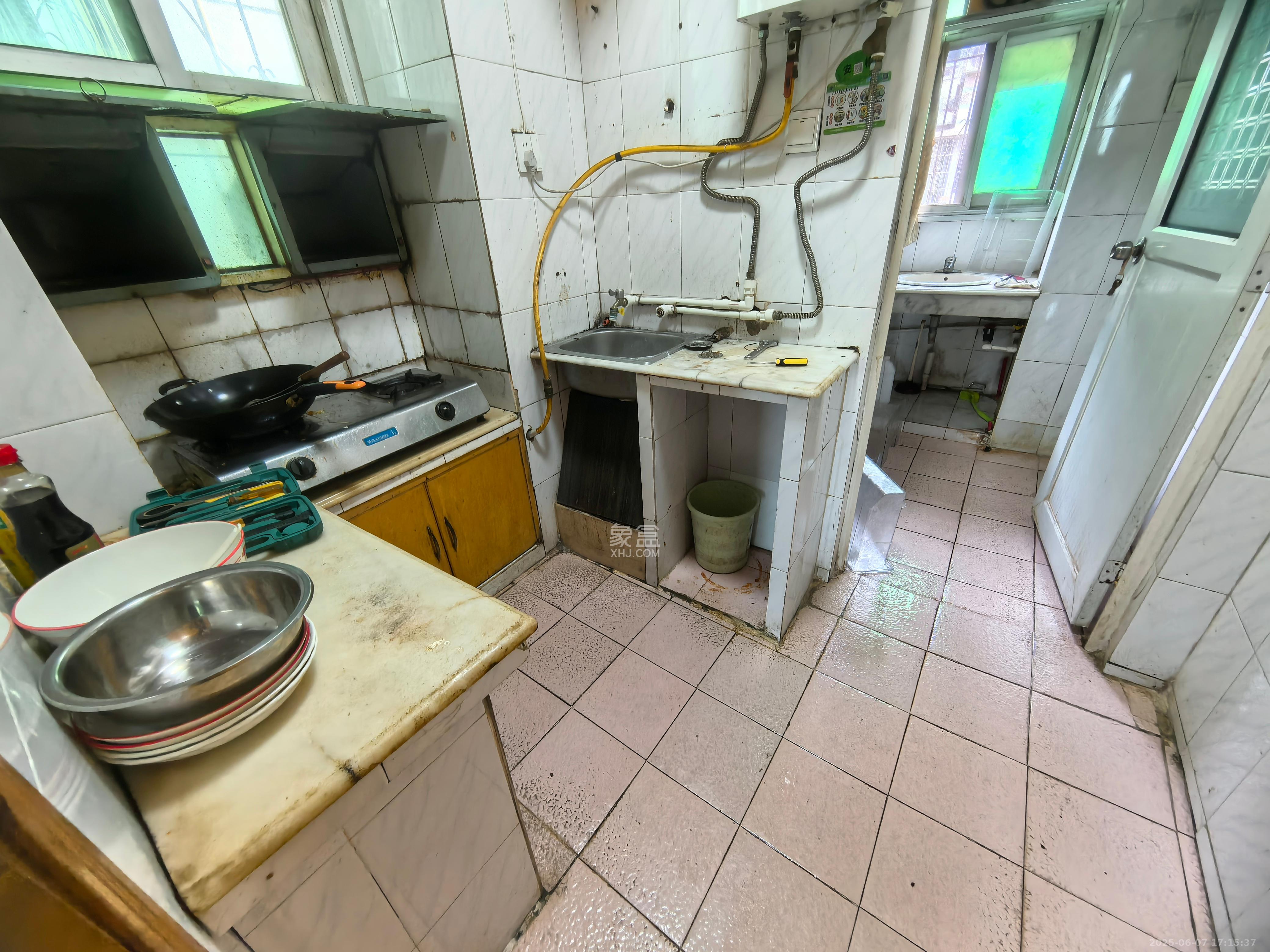 新天小区  2室1厅1卫    1000.0元/月 新天小区  2室1厅1卫    1000.0元/月室内图